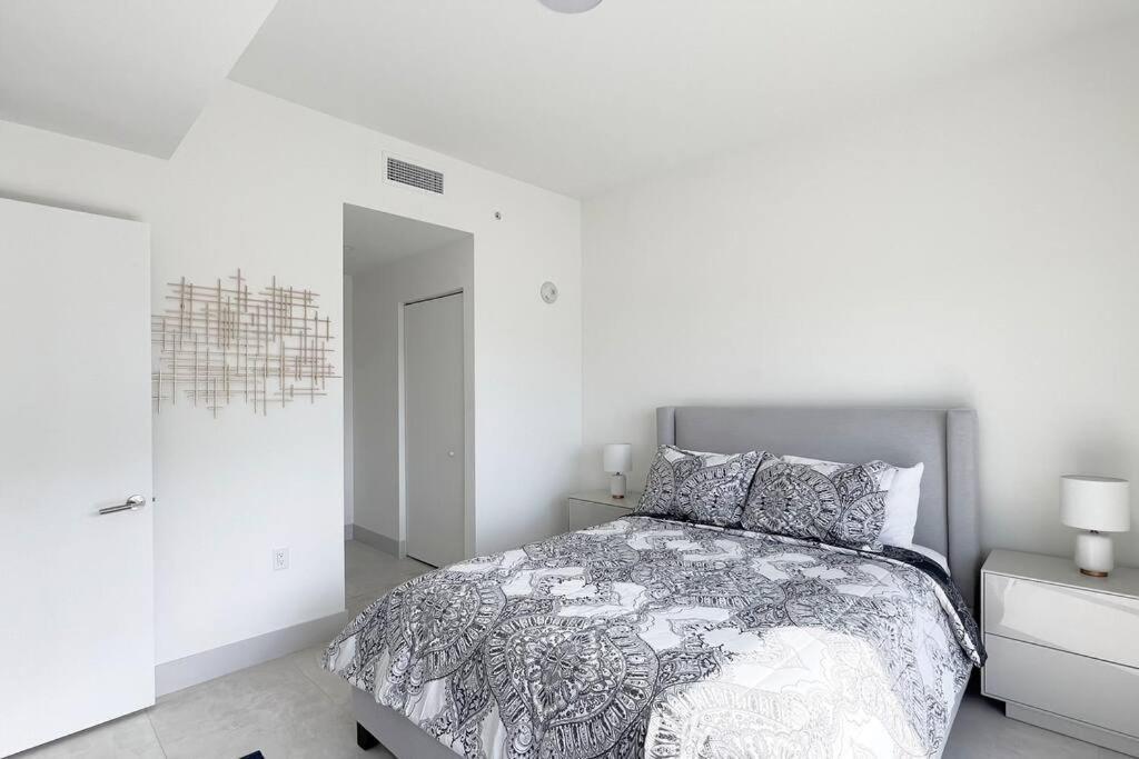 New 1/1 In Smart Brickell With Parking
