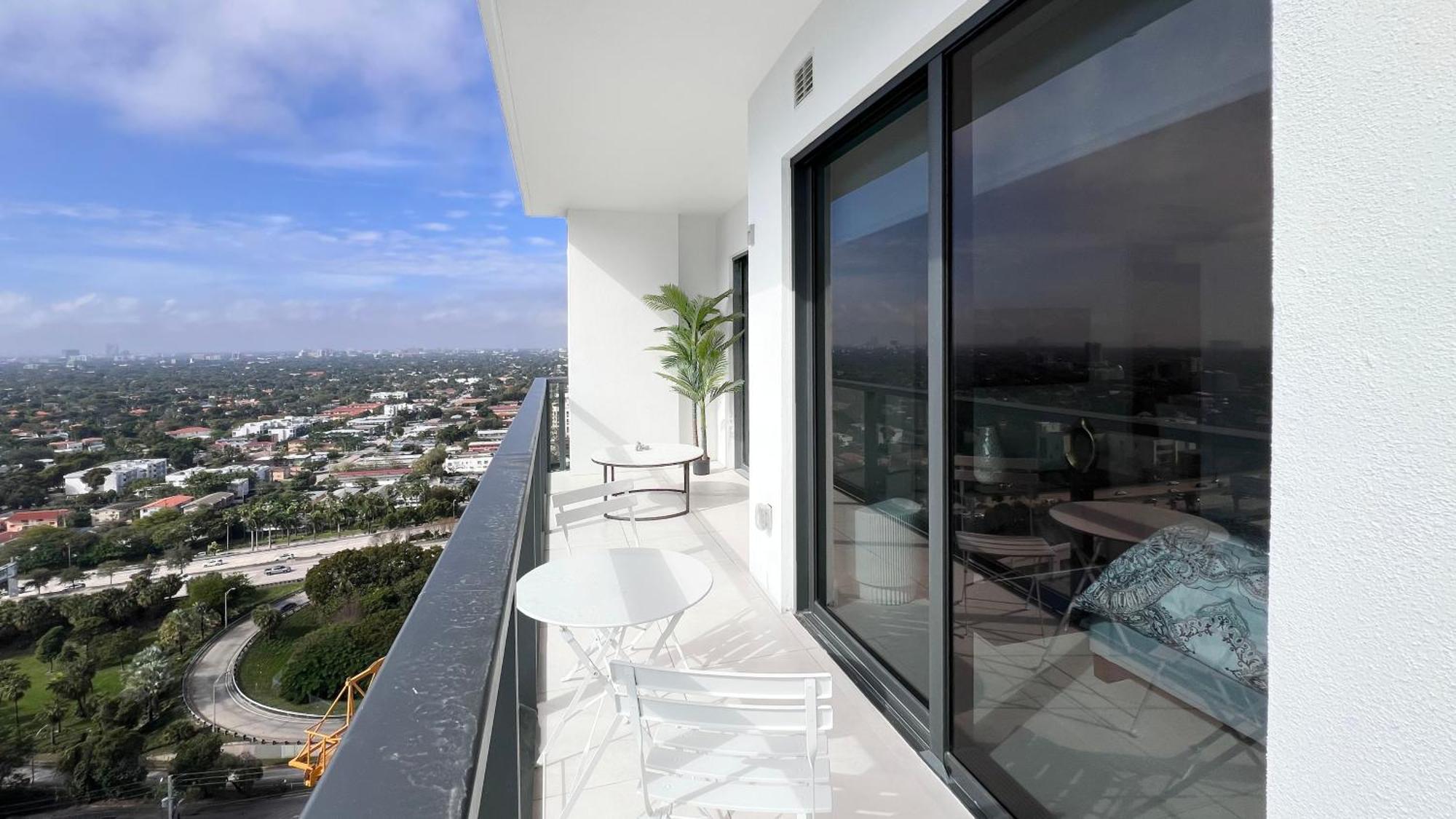 New 1/1 In Smart Brickell With Parking Apartment Miami