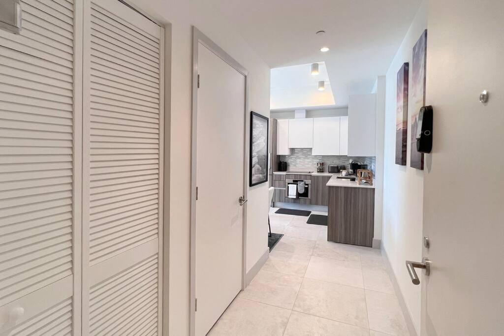 New 1/1 In Smart Brickell With Parking * Miami