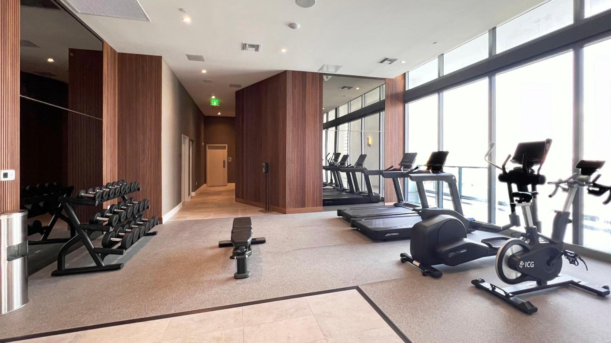 New 1/1 In Smart Brickell With Parking *