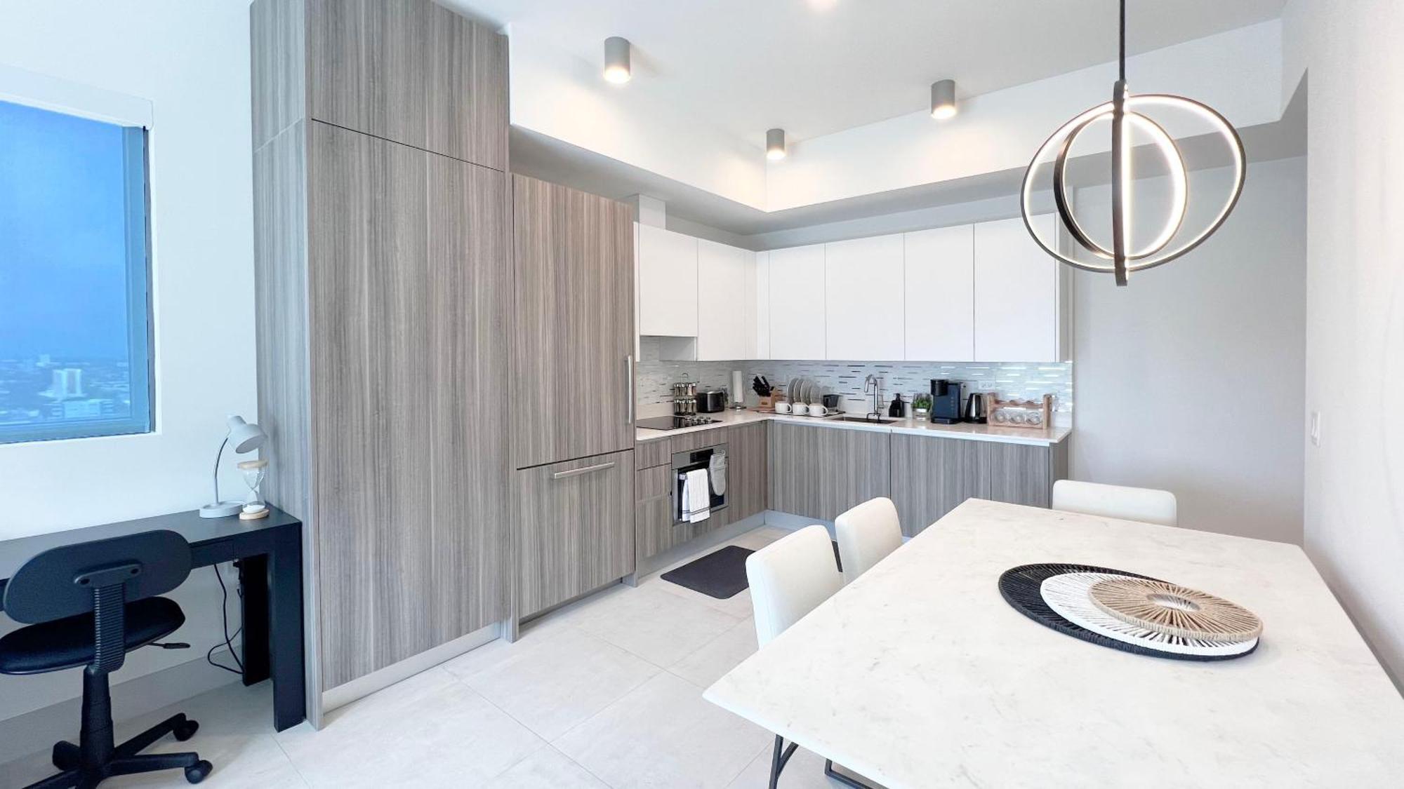 New 1/1 In Smart Brickell With Parking * Miami