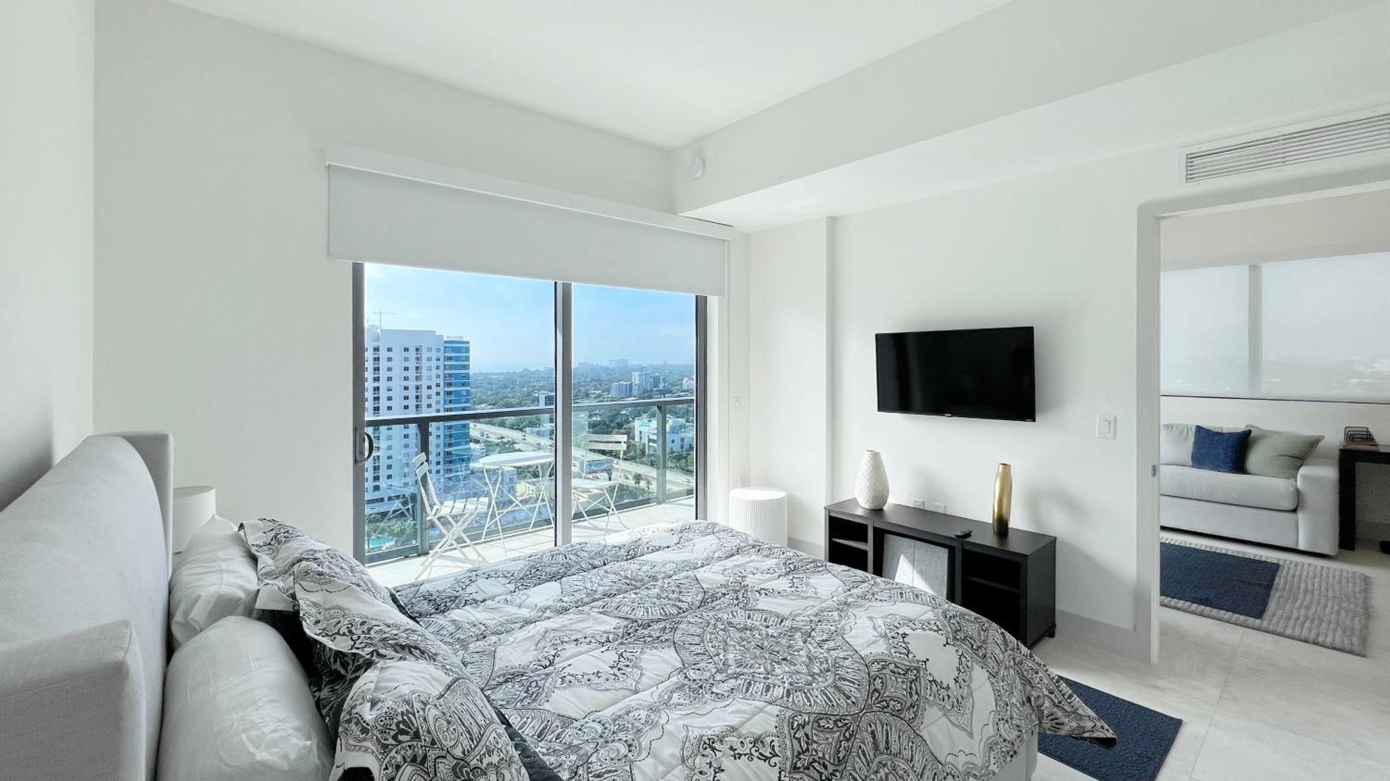New 1/1 In Smart Brickell With Parking *