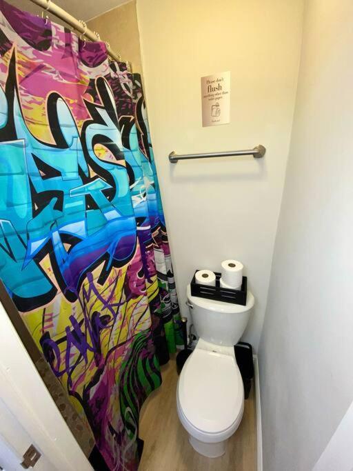 Cozy & Colorful Art Canvas W/hottub & Murals Apartment Miami