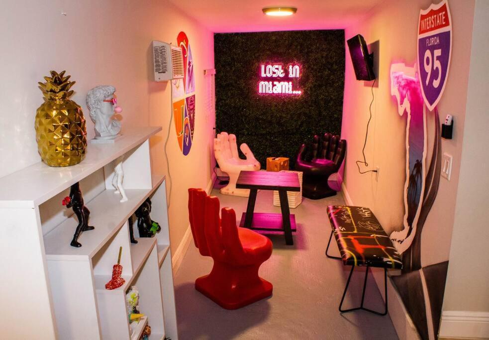 Unique Art Escape W/ Hottub, Arcade & Murals Holiday home Miami
