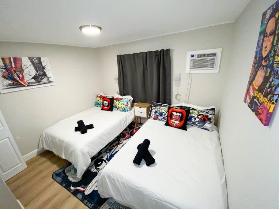 Holiday home Unique Art Escape W/ Hottub, Arcade & Murals *