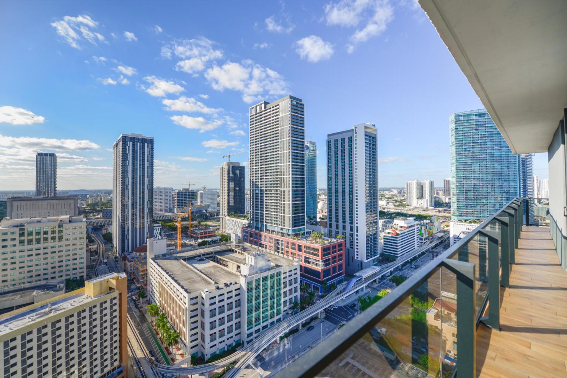 Luxury Apt With Amazing City Views All Of *