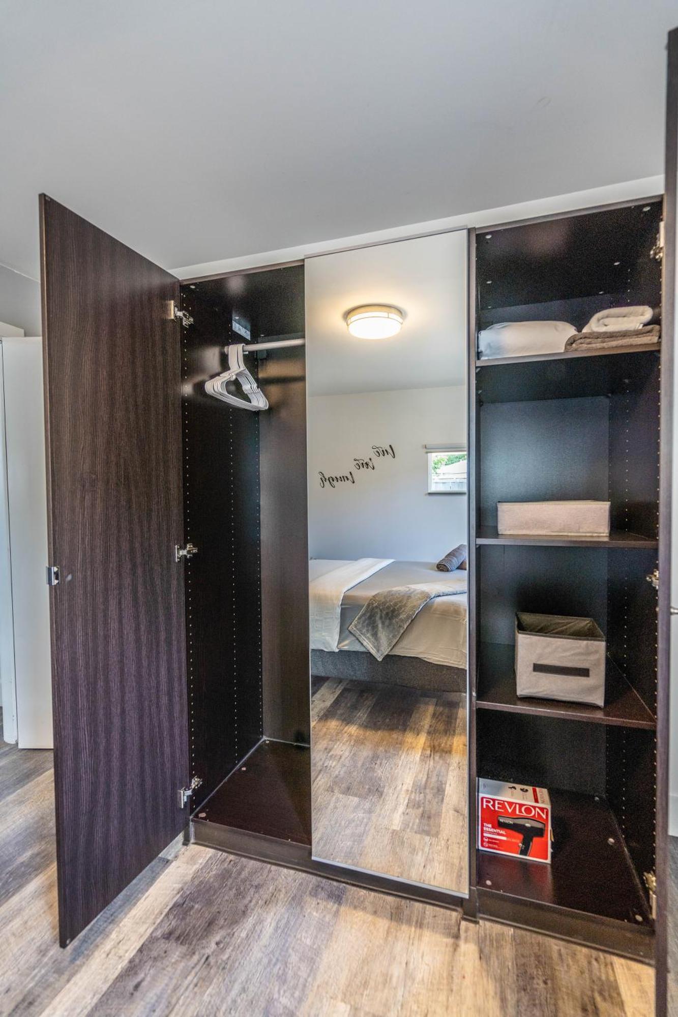 2 Bd W/ Private Parking, Private Yard & W/d Miami