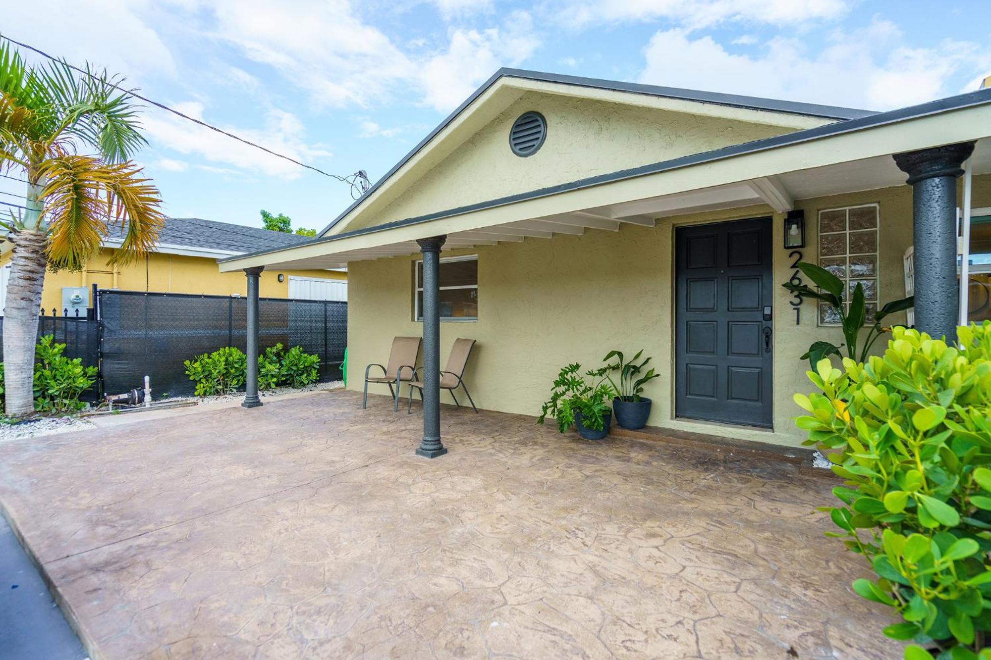 Apartment 2 Bd W/ Private Parking, Private Yard & W/d *