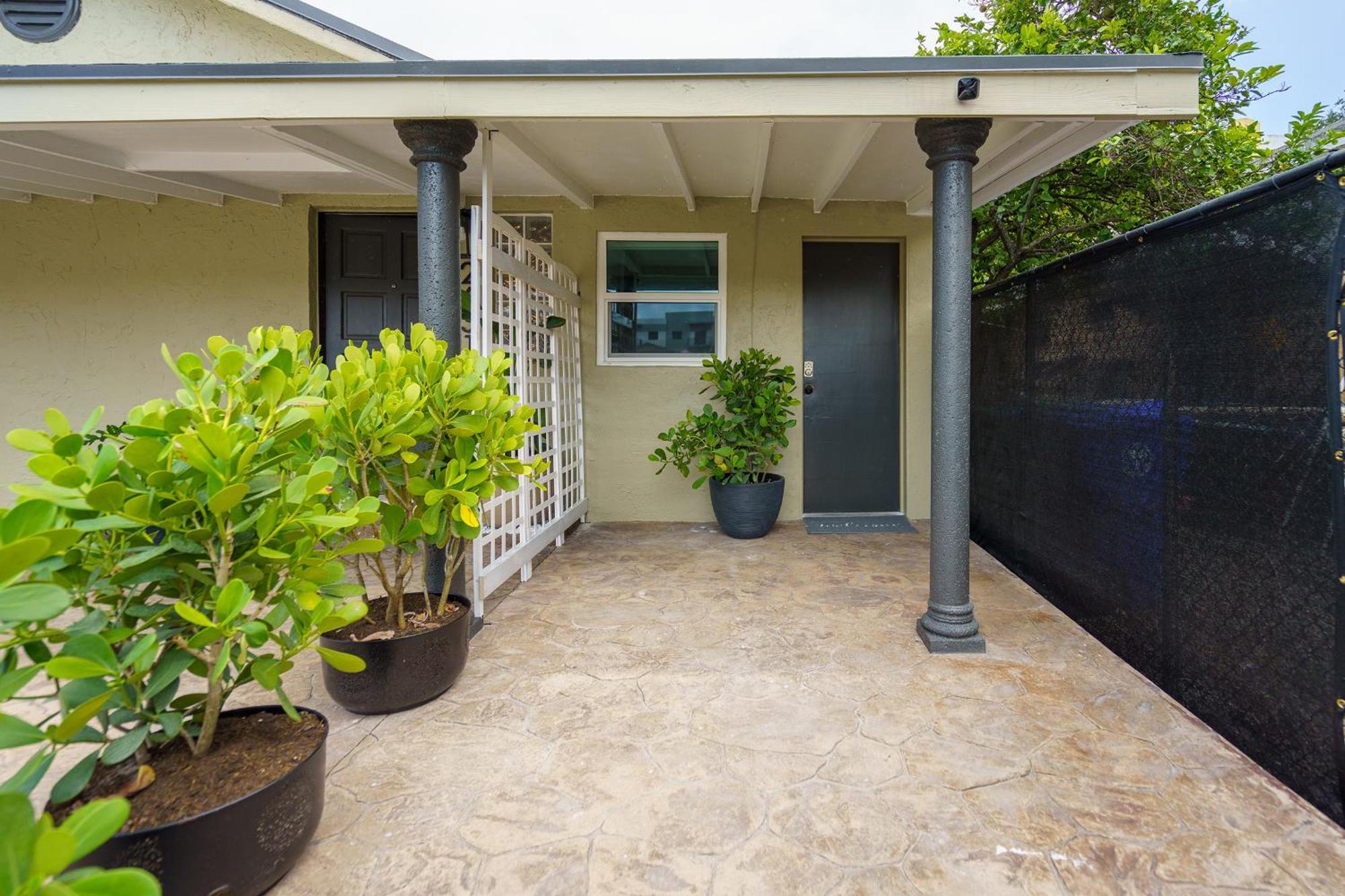 2 Bd W/ Private Parking, Private Yard & W/d Apartment Miami