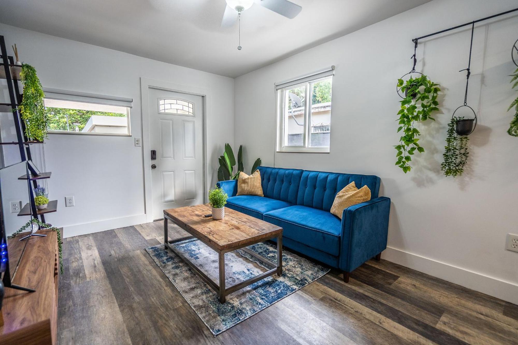 2 Bd W/ Private Parking, Private Yard & W/d Miami