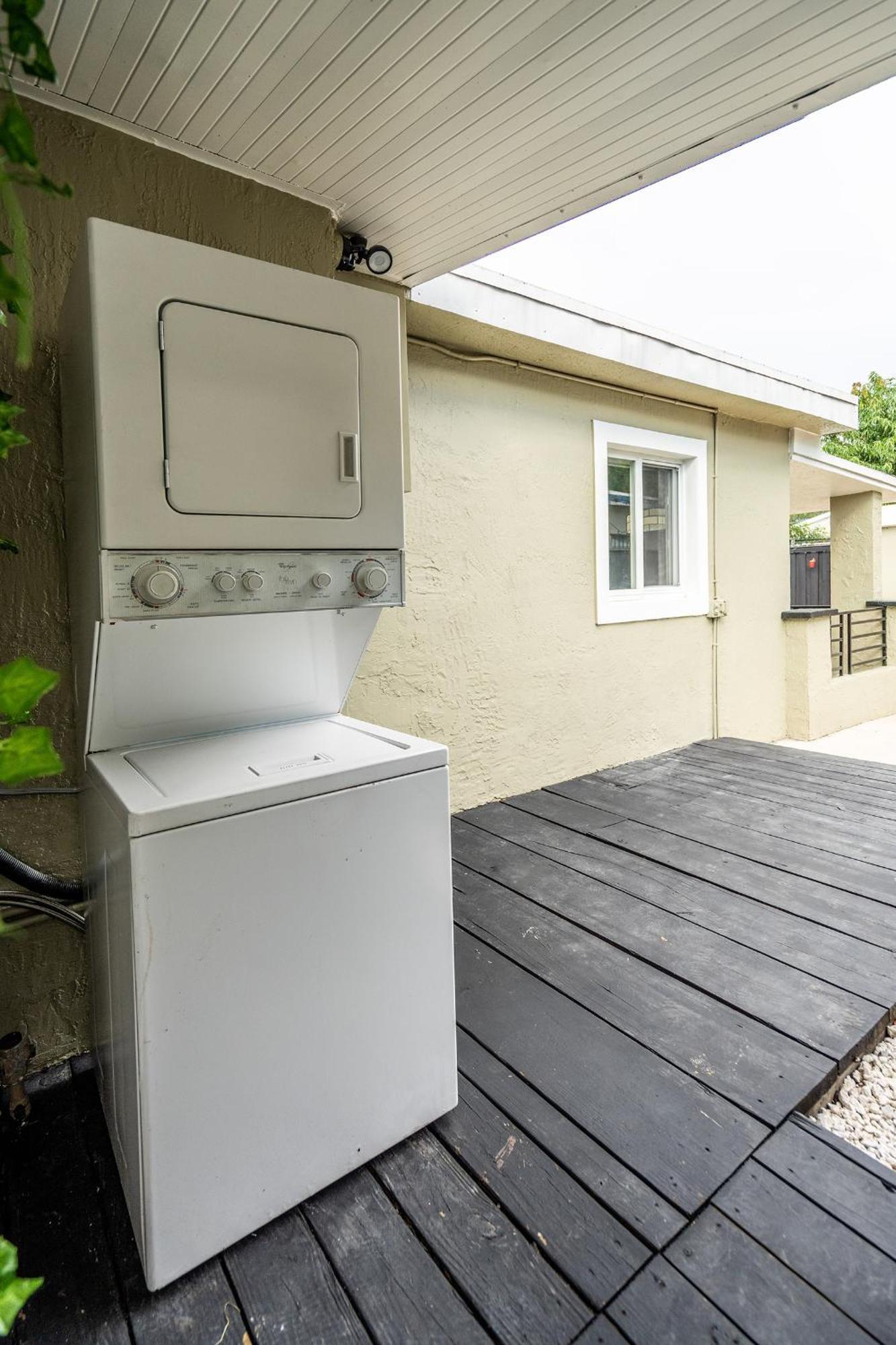 Apartment 2 Bd W/ Private Parking, Private Yard & W/d Miami