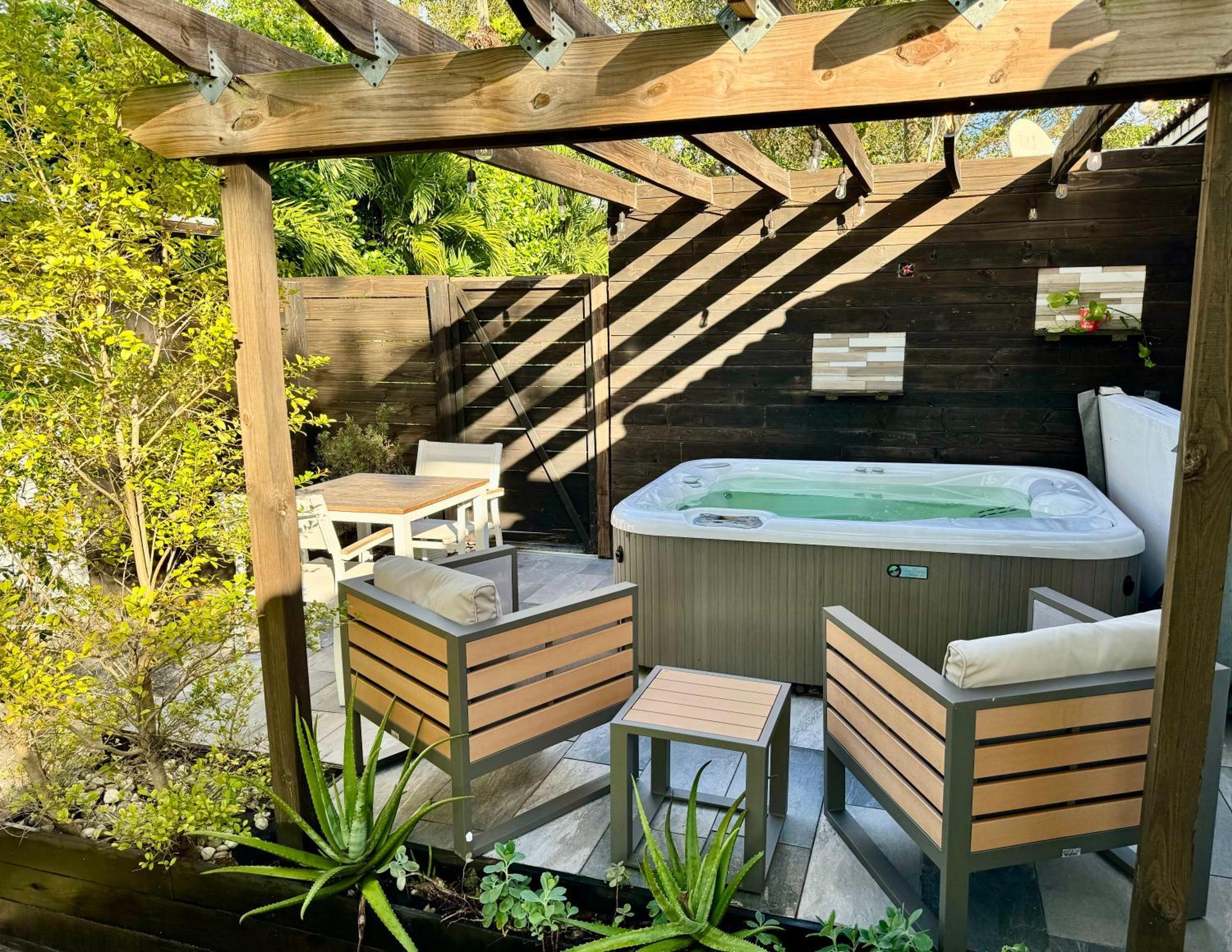 Casa de férias Hot Tub House On Golf Course! 10 Mins To The
