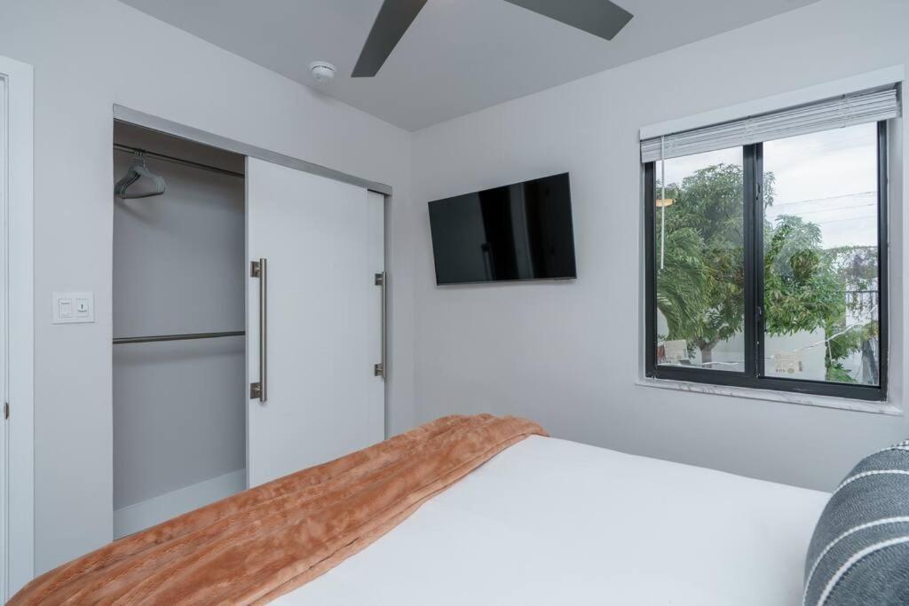 Apartamento New! & Calle Ocho Simpson's Funhouse! *