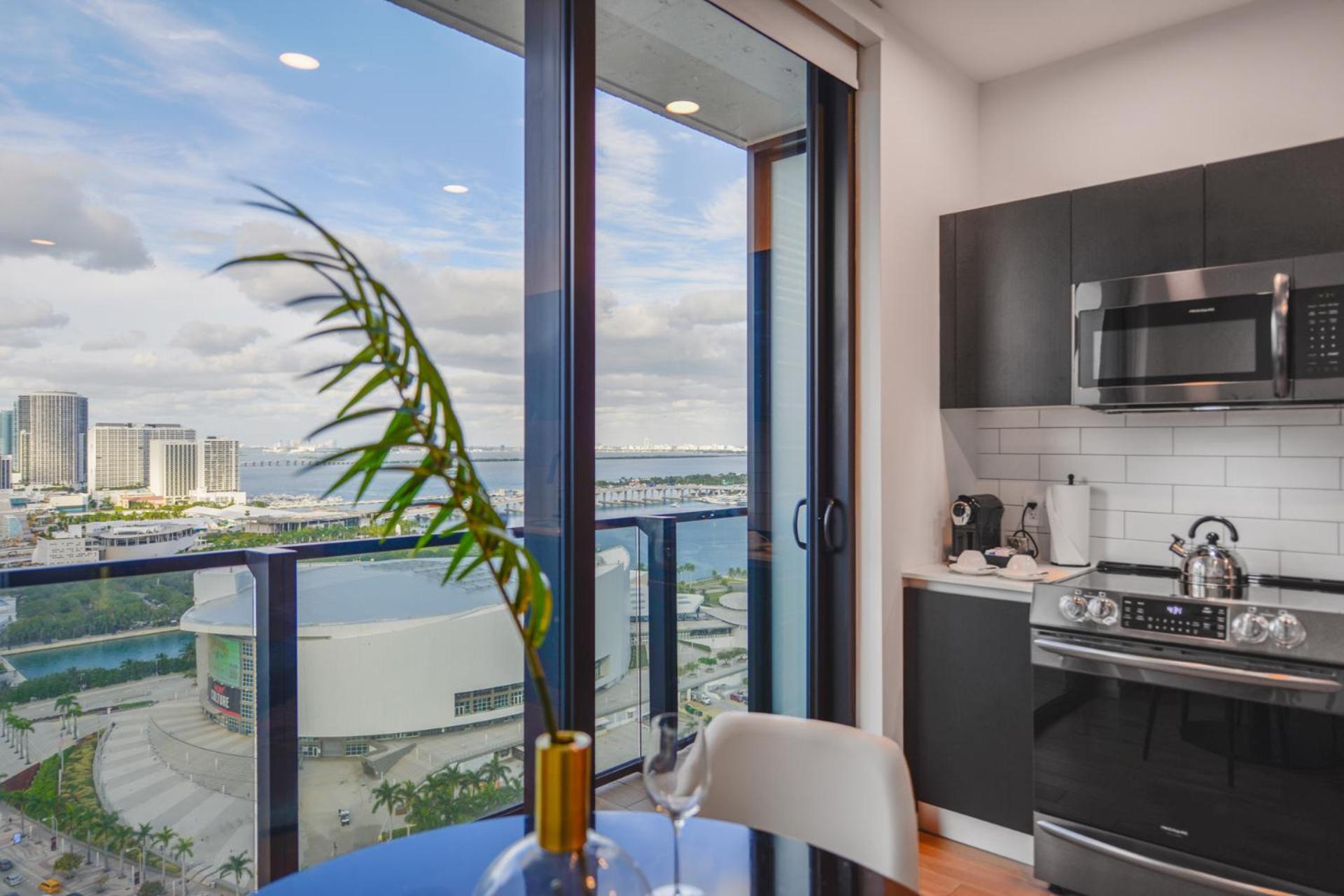Studio Close To The Bayside With Ocean View Apartment Miami