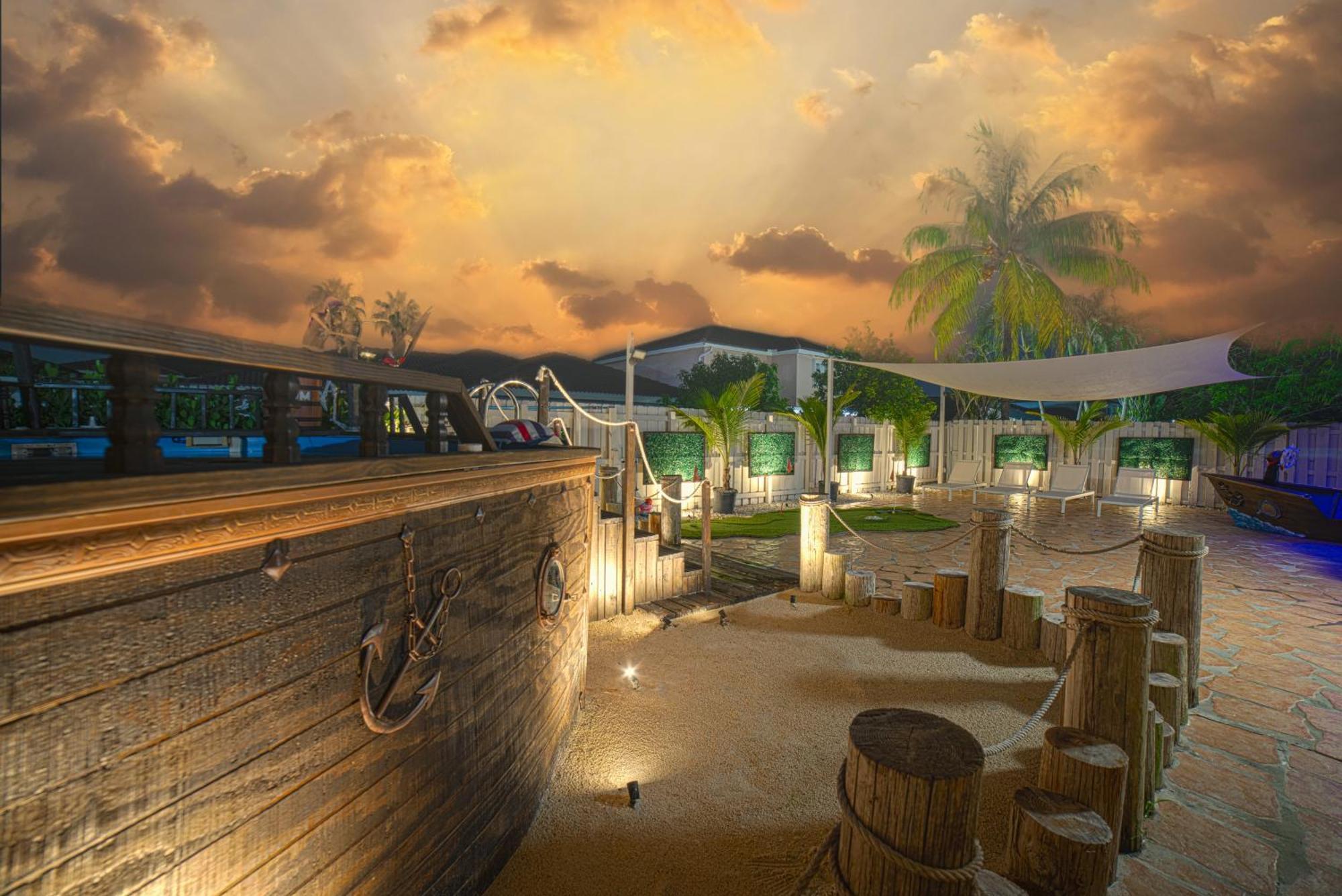 Pirate's Ship Heated Pool 16 Guest Super Mario Theme * Miami