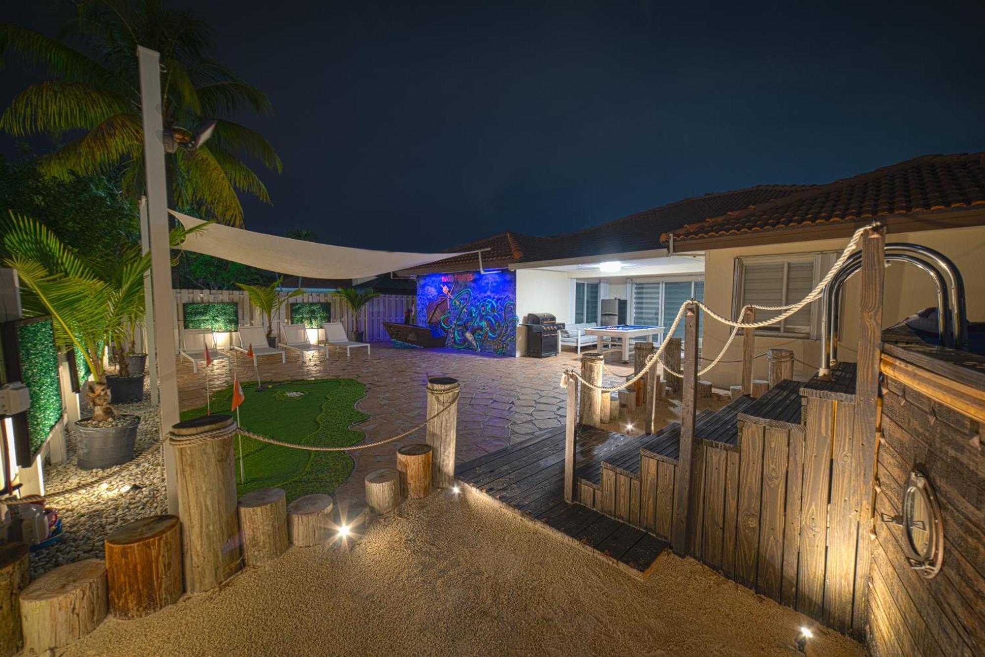Villa Pirate's Ship Heated Pool 16 Guest Super Mario Theme Miami