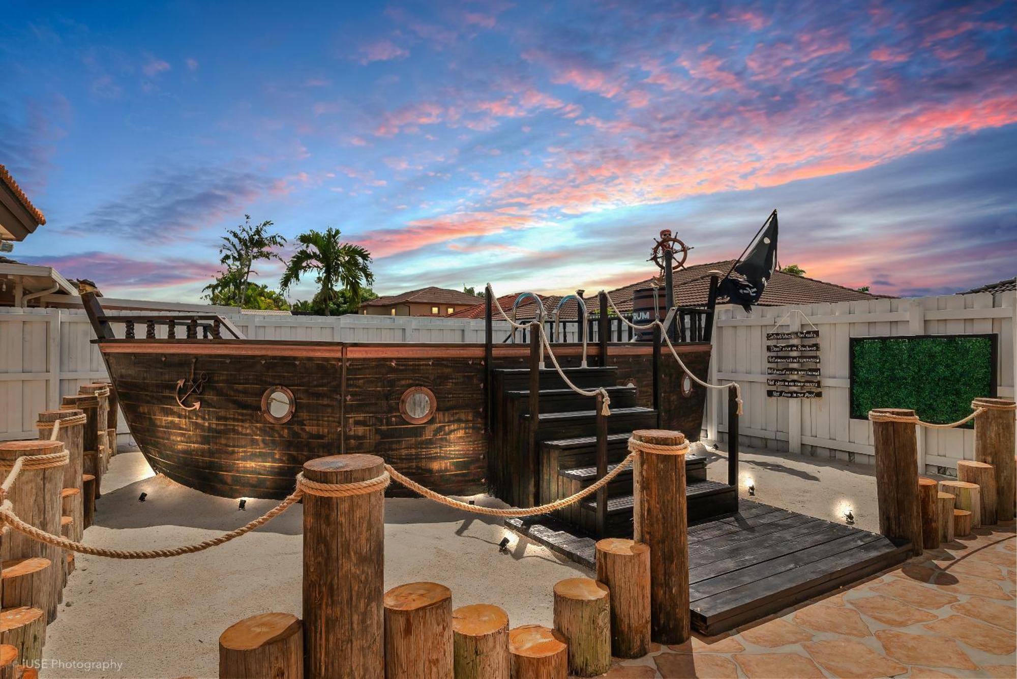 Pirate's Ship Heated Pool 16 Guest Super Mario Theme Miami