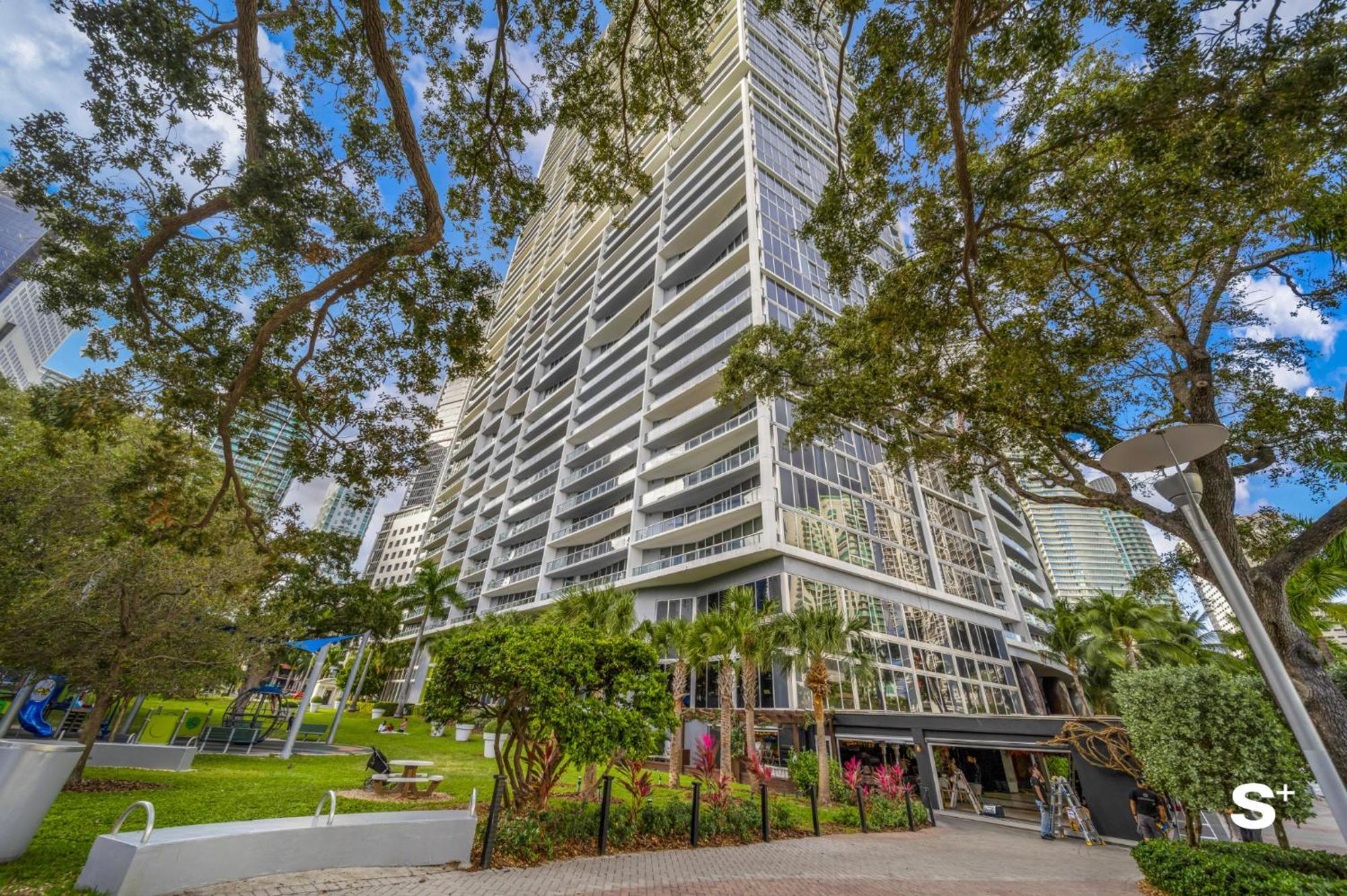Icon Brickell Waterview One-bedroom Apartment *