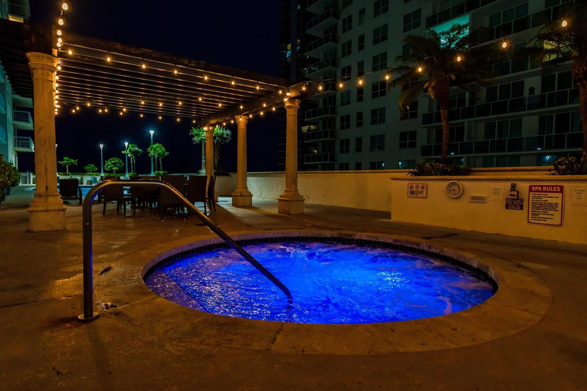 Upscale Brickell 3 Bedroom With Water Views And Free Parking Apartment