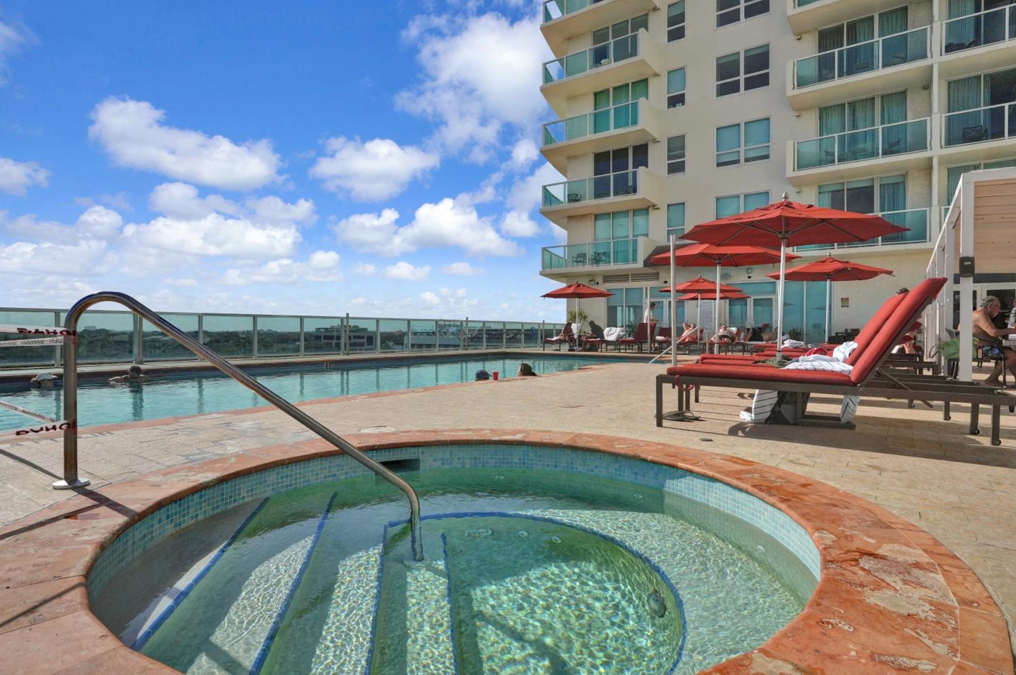Beautiful Blue & Gold With Ocean View Holiday home Miami