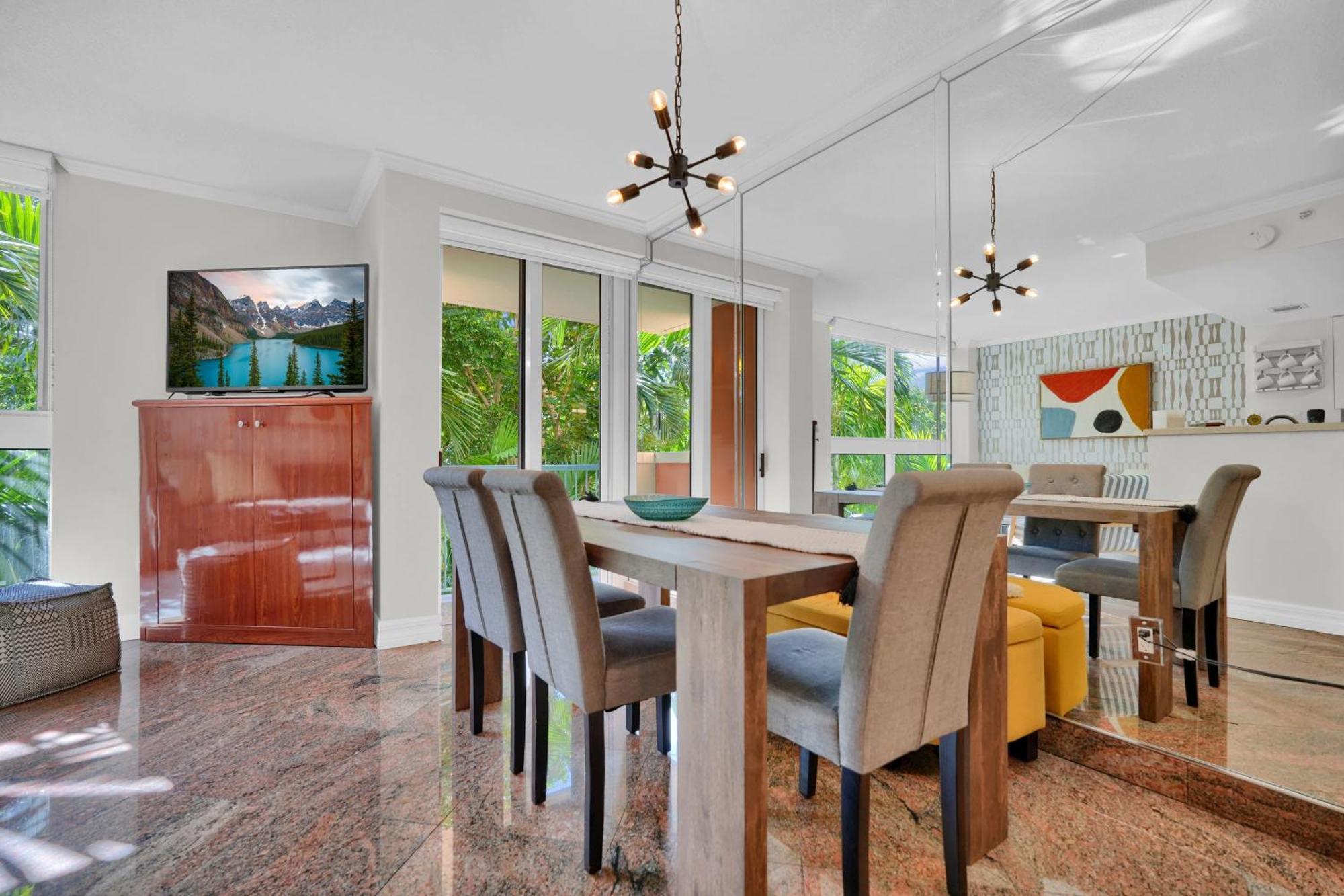 Apartamento Treetop Retreat! Cozy 2 Bedroom In Heart Of Grove Miami