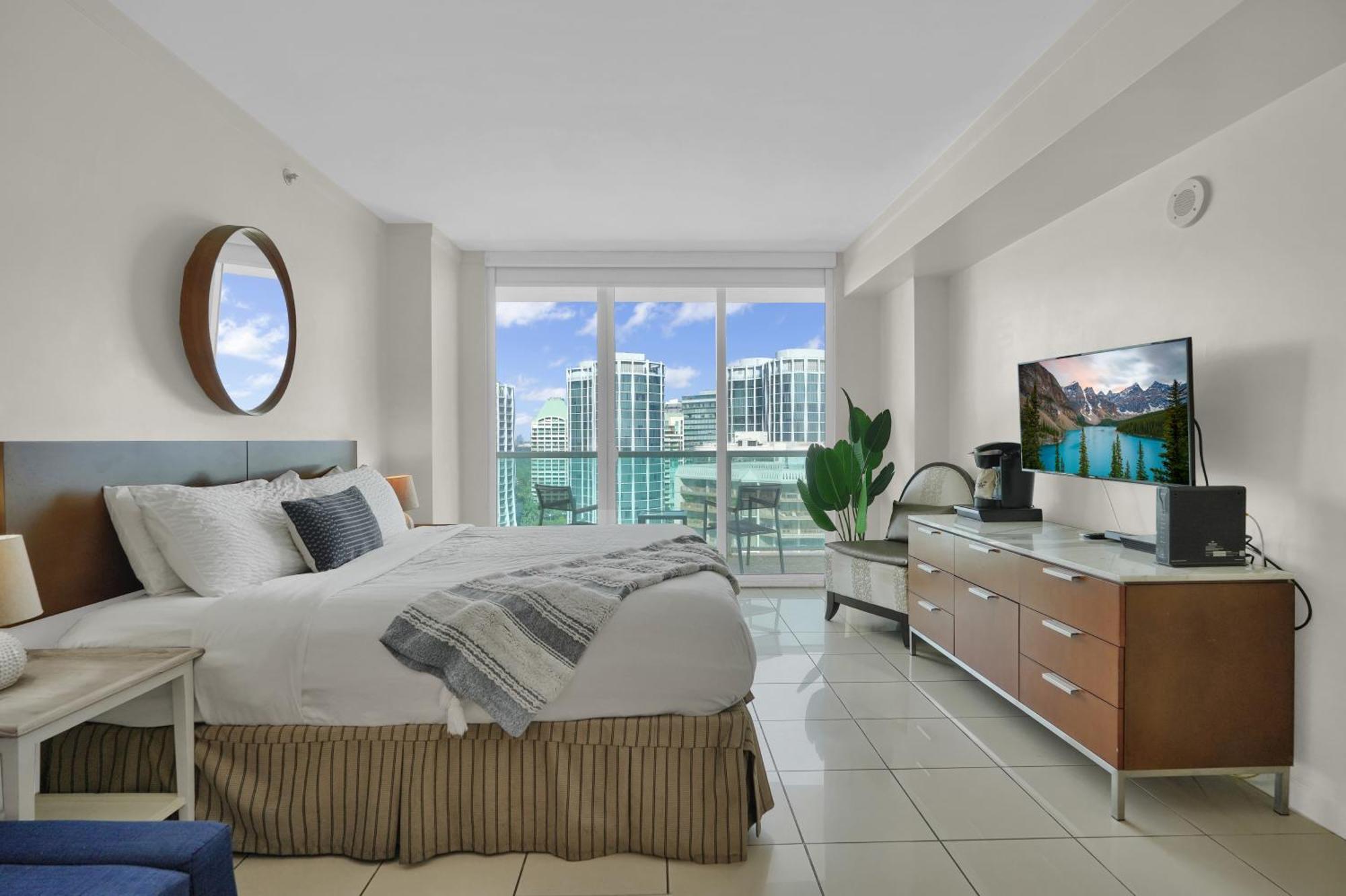 Beautiful Blue & Gold With Ocean View Holiday home Miami