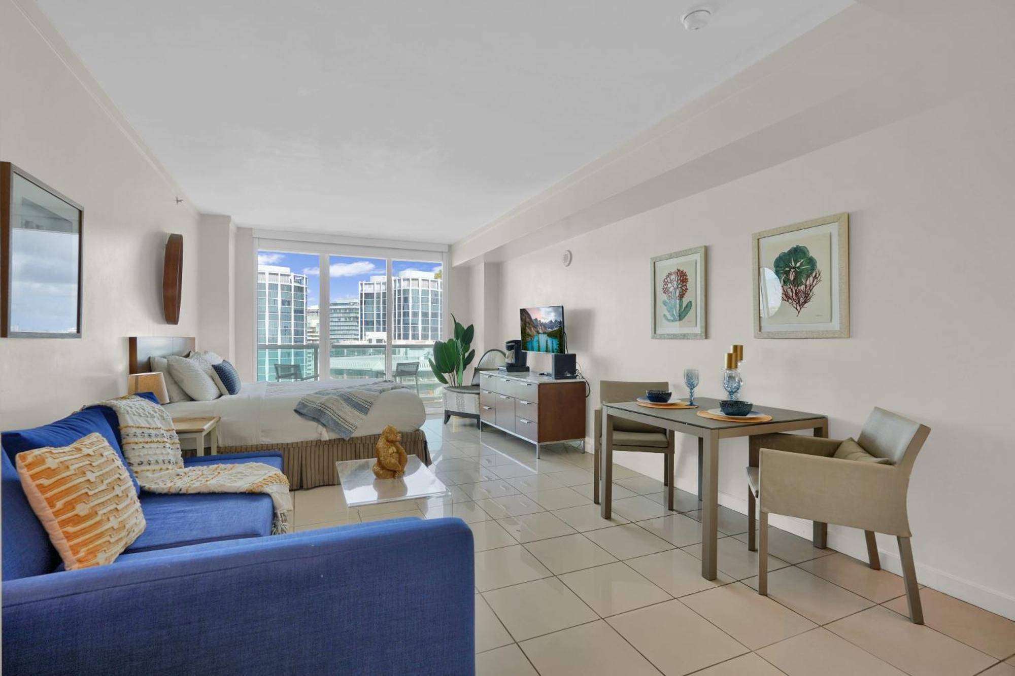 Beautiful Blue & Gold With Ocean View * Miami