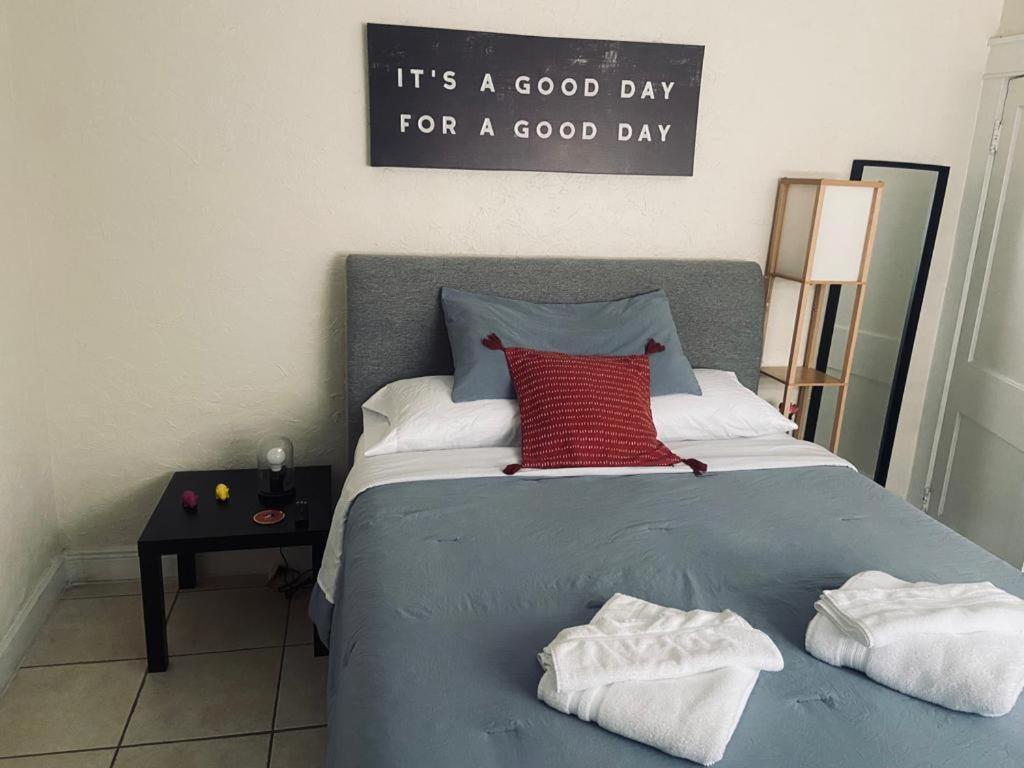 Cozy In Cute House, Close To Airport - Free Parking