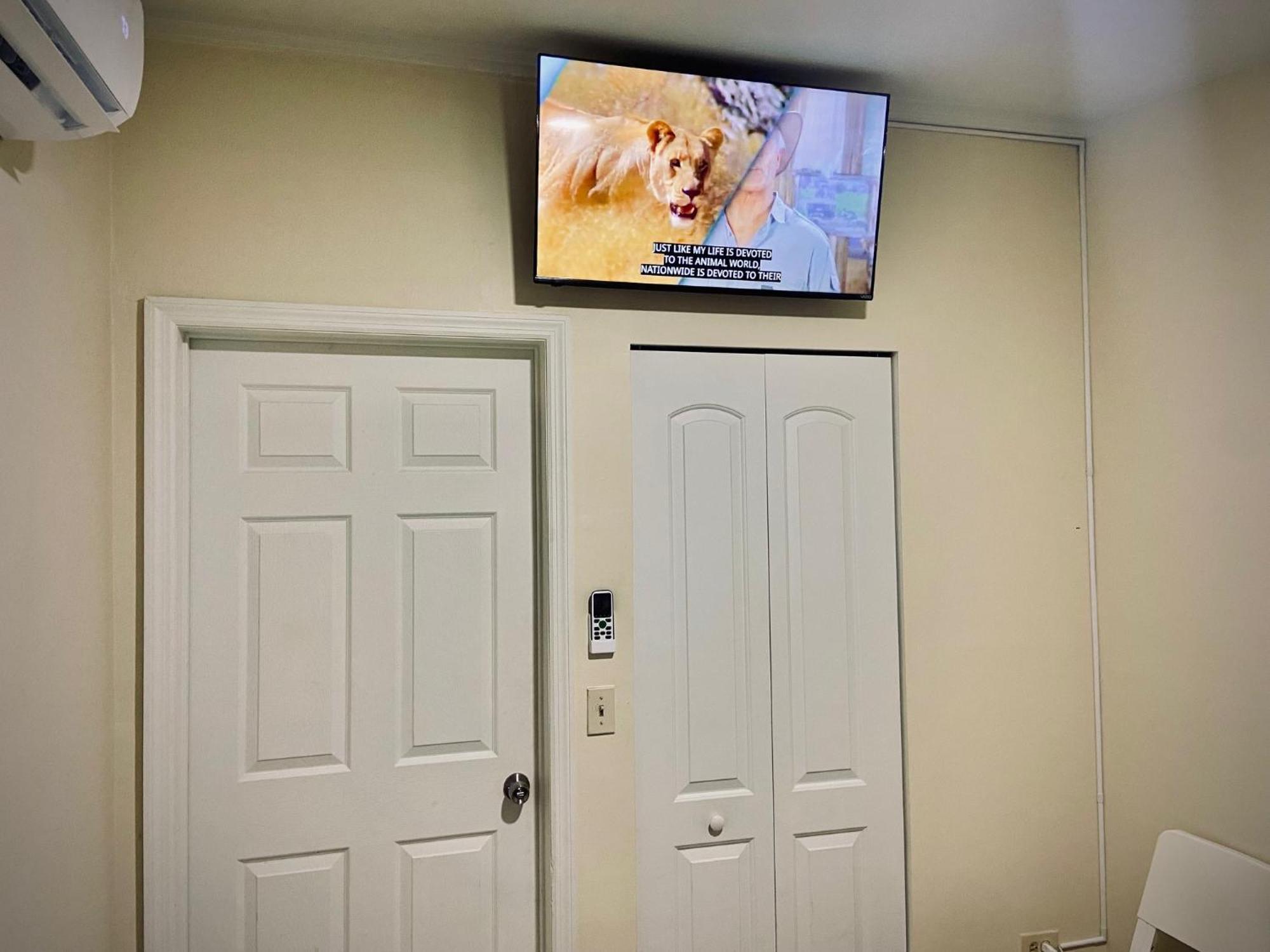 Cozy In Cute House, Close To Airport - Free Parking