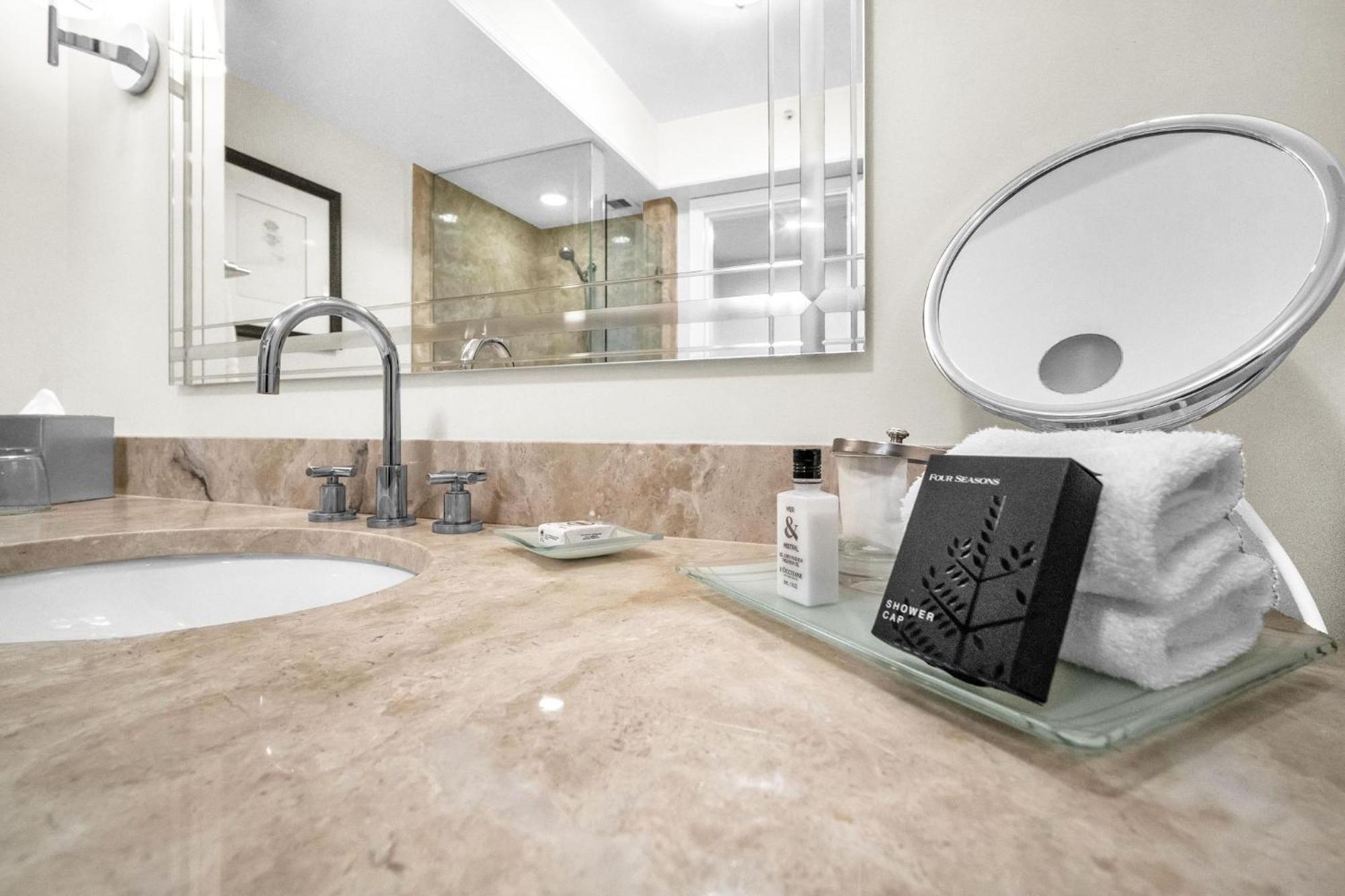 2 Bedroom Or King Studio Suites Four Seasons Hotel Miami Free Wi-Fi & Free Parking * Miami