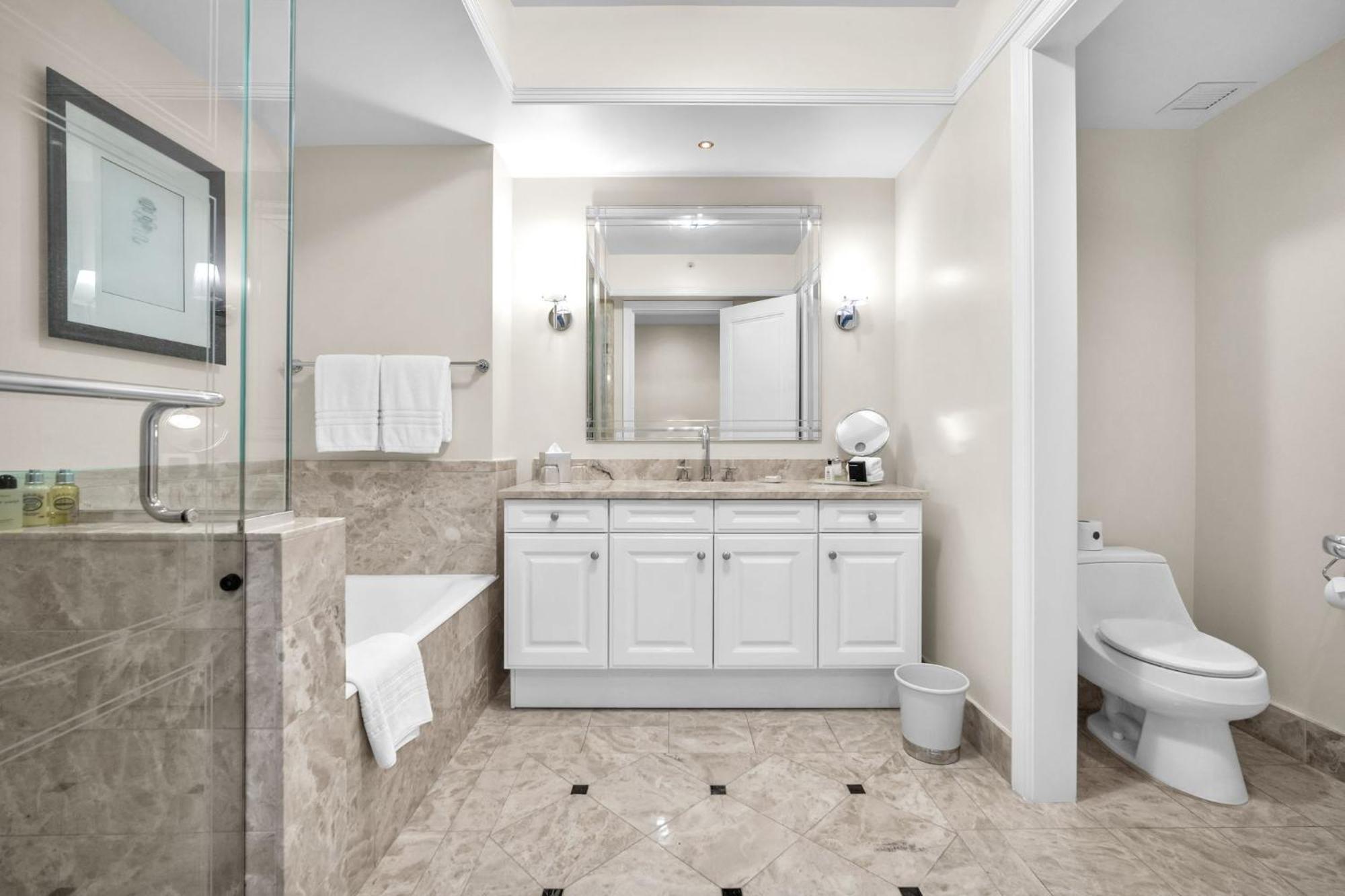 2 Bedroom Or King Studio Suites Four Seasons Hotel Miami Free Wi-Fi & Free Parking Miami