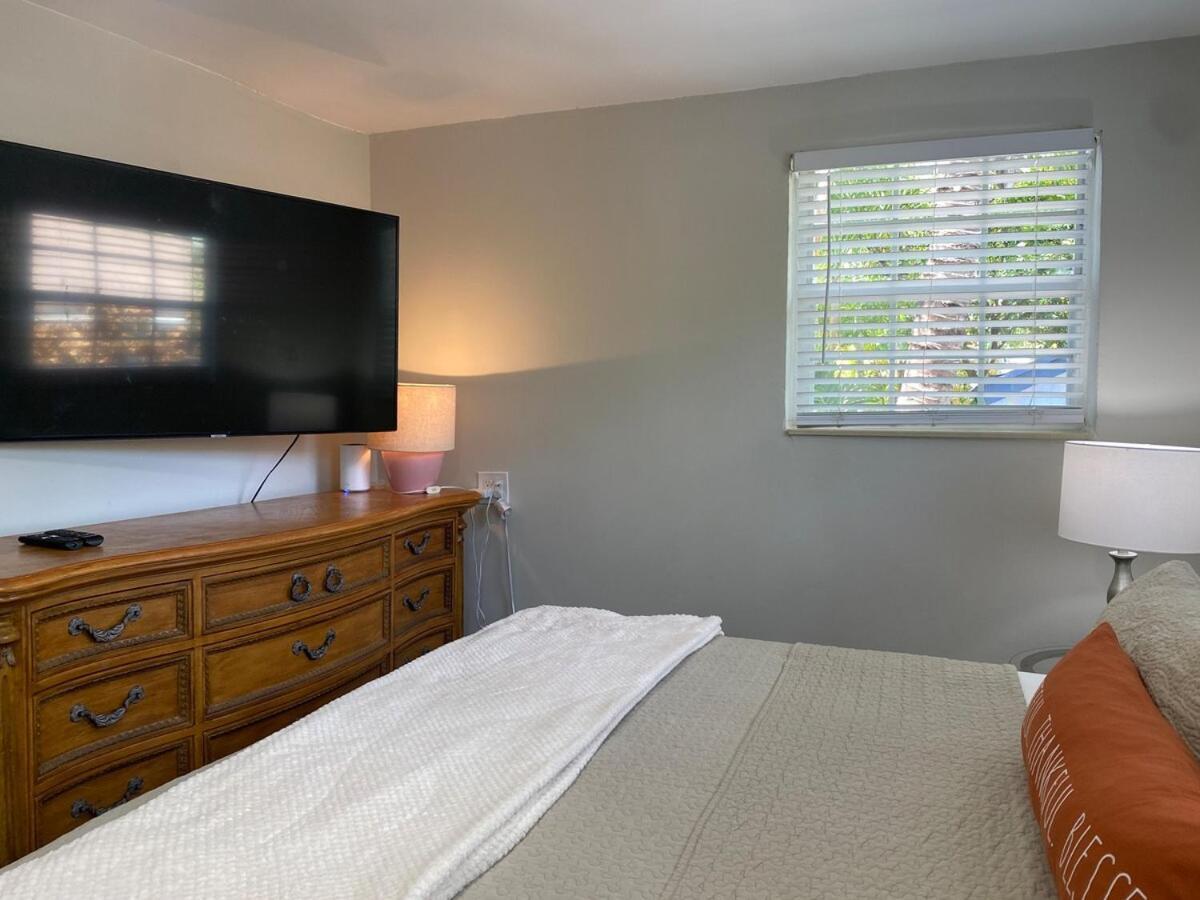 Townhouse With Patio, Gazebo, Free Parking, Centrally Located