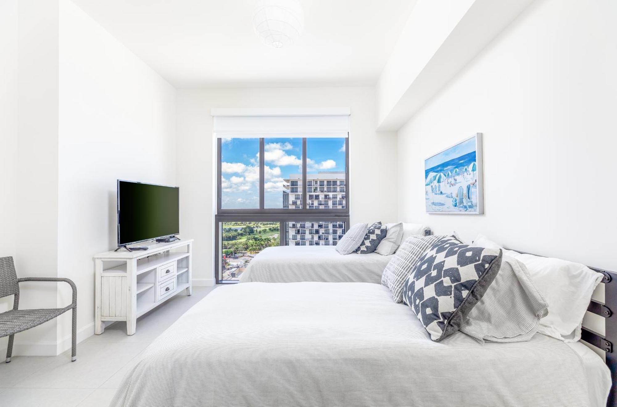 Apartment Unique In The Heart Of Downtown Doral