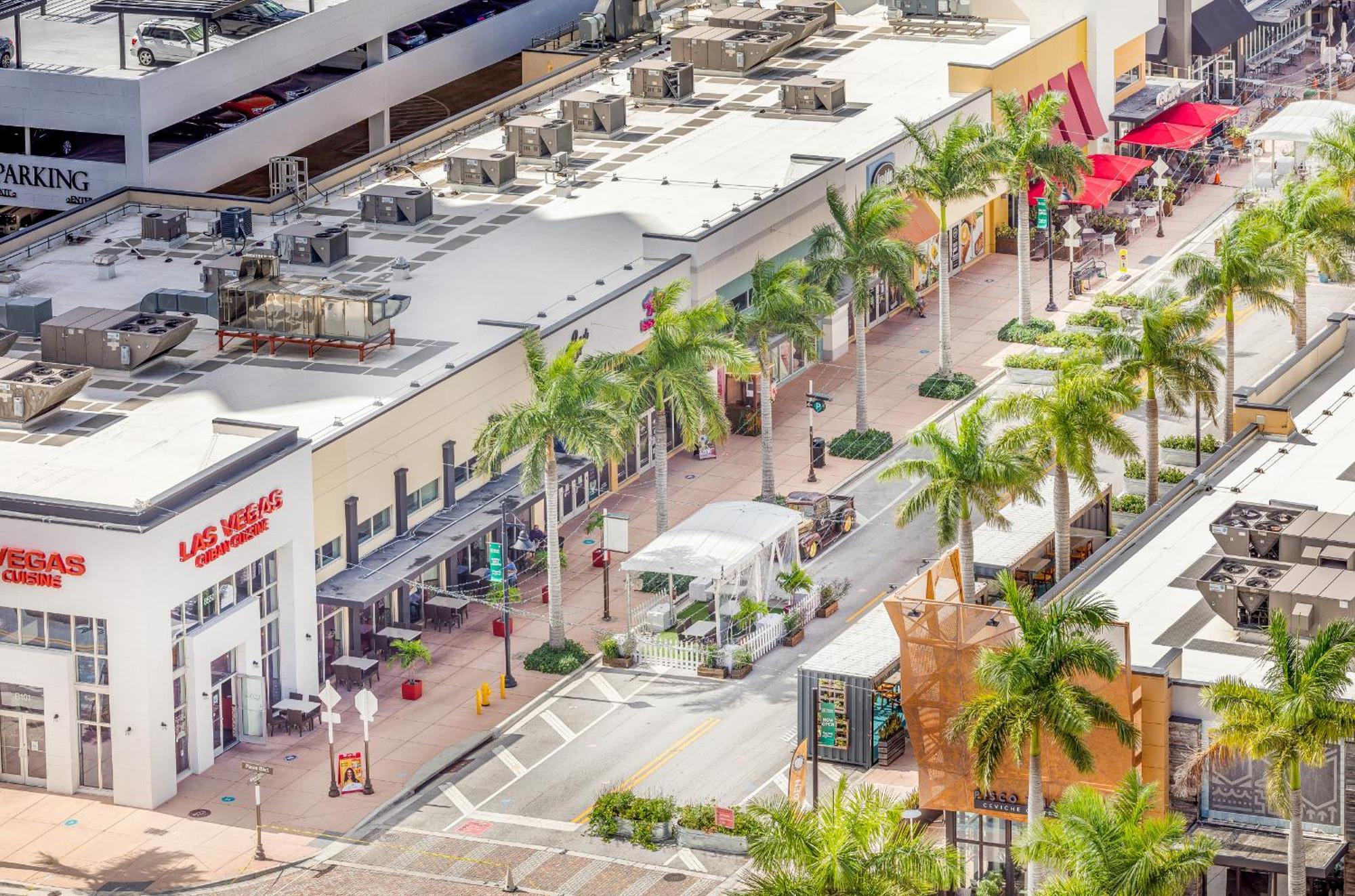 Unique In The Heart Of Downtown Doral Apartment Miami