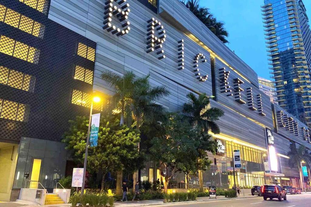Newly Renovated 5 Min From Airport Apartment *