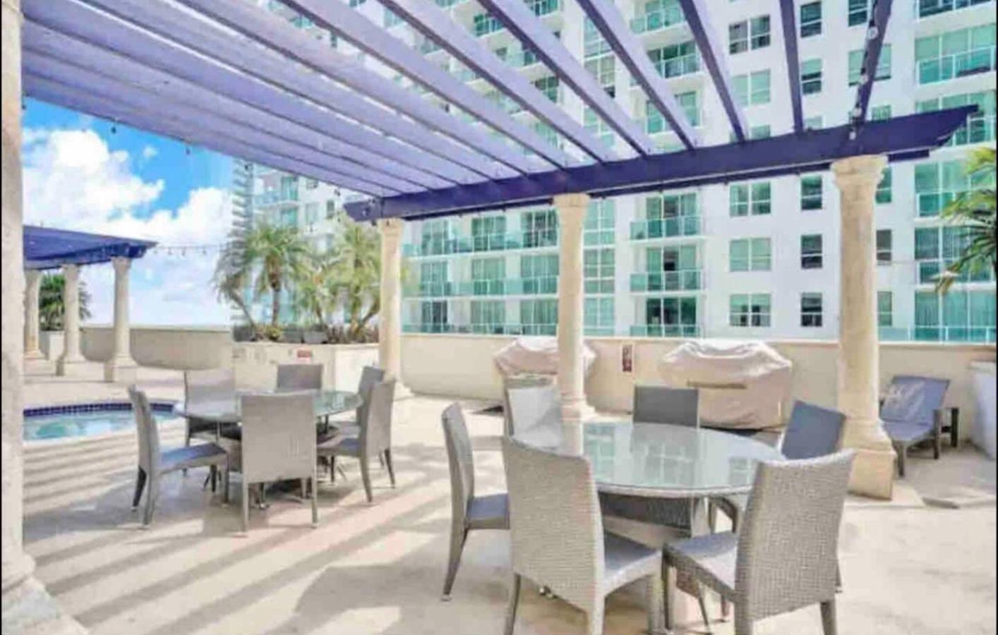 *luxurious Highrise 2brcondo Brickell- Waterviews* Miami
