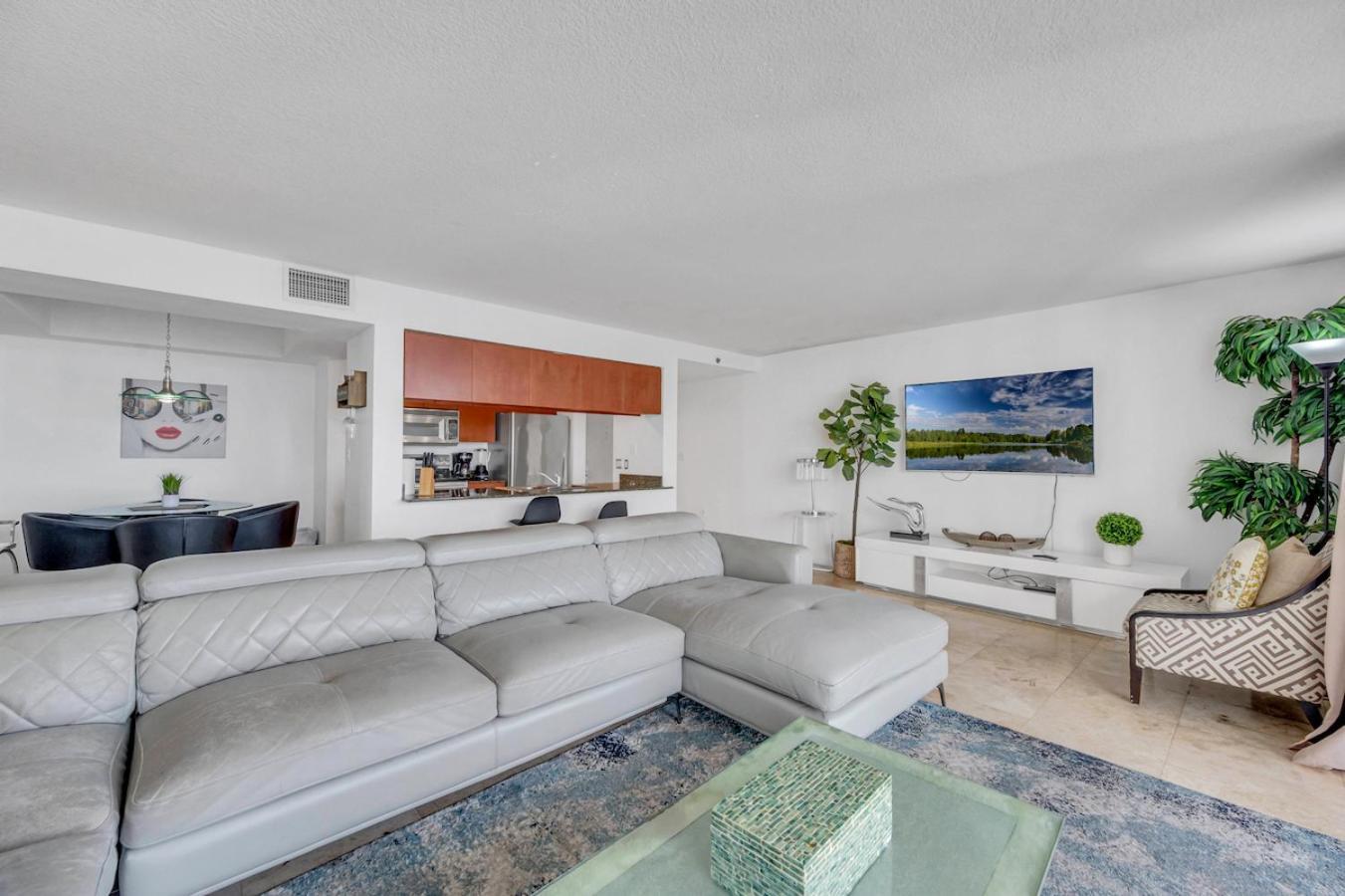 *luxurious Highrise 2brcondo Brickell- Waterviews* Miami
