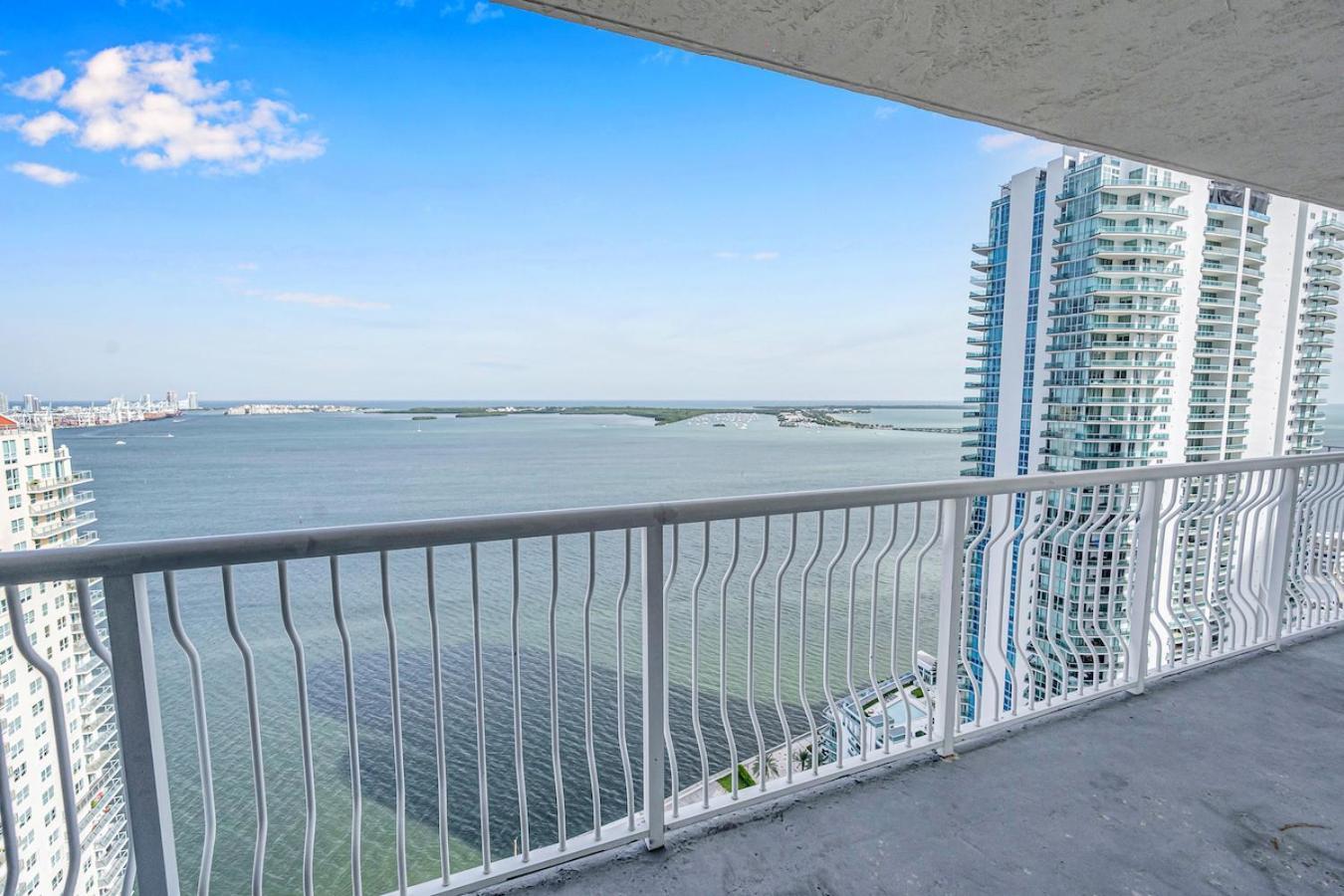 *luxurious Highrise 2brcondo Brickell- Waterviews* *