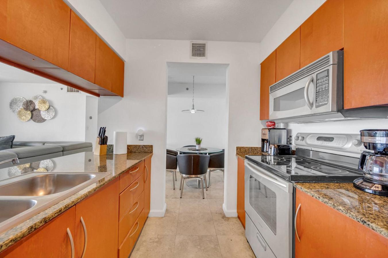 *luxurious Highrise 2brcondo Brickell- Waterviews* Apartment *