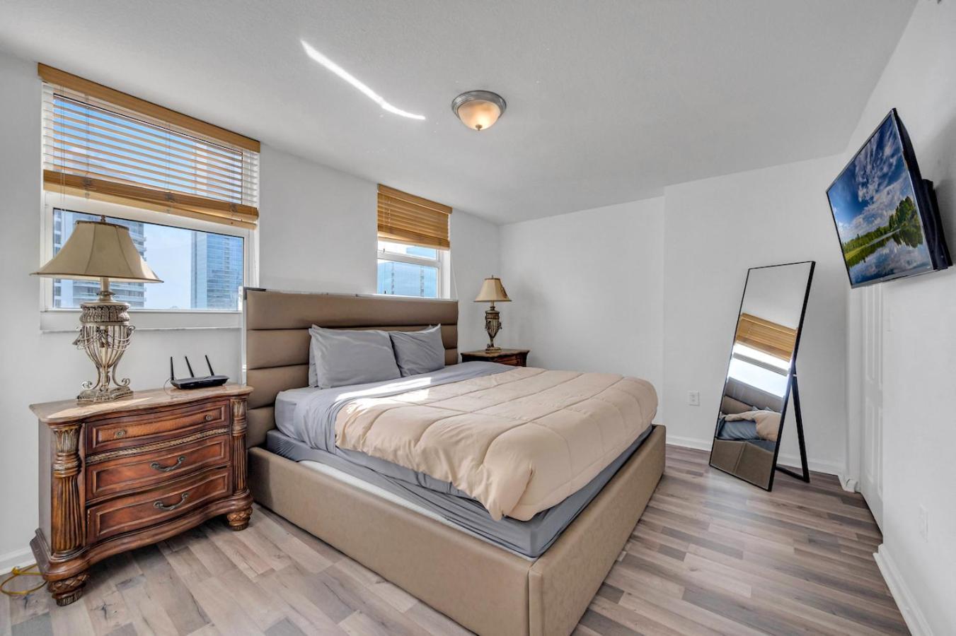 *luxurious Highrise 2brcondo Brickell- Waterviews* Miami