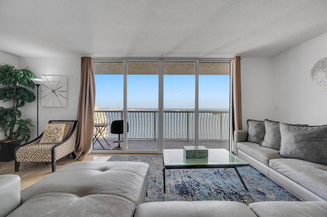 *luxurious Highrise 2brcondo Brickell- Waterviews* *