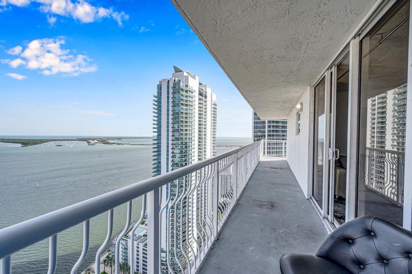 *luxurious Highrise 2brcondo Brickell- Waterviews*