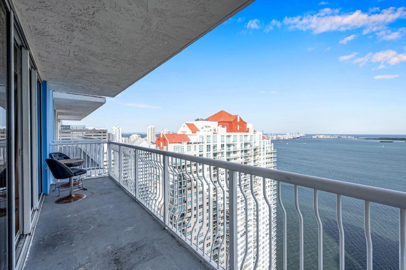 *luxurious Highrise 2brcondo Brickell- Waterviews* * Miami