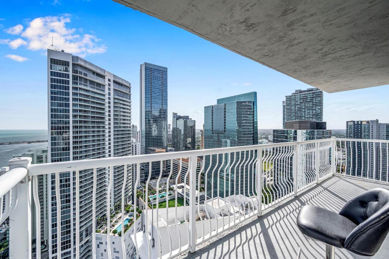 *luxurious Highrise 2brcondo Brickell- Waterviews* Miami