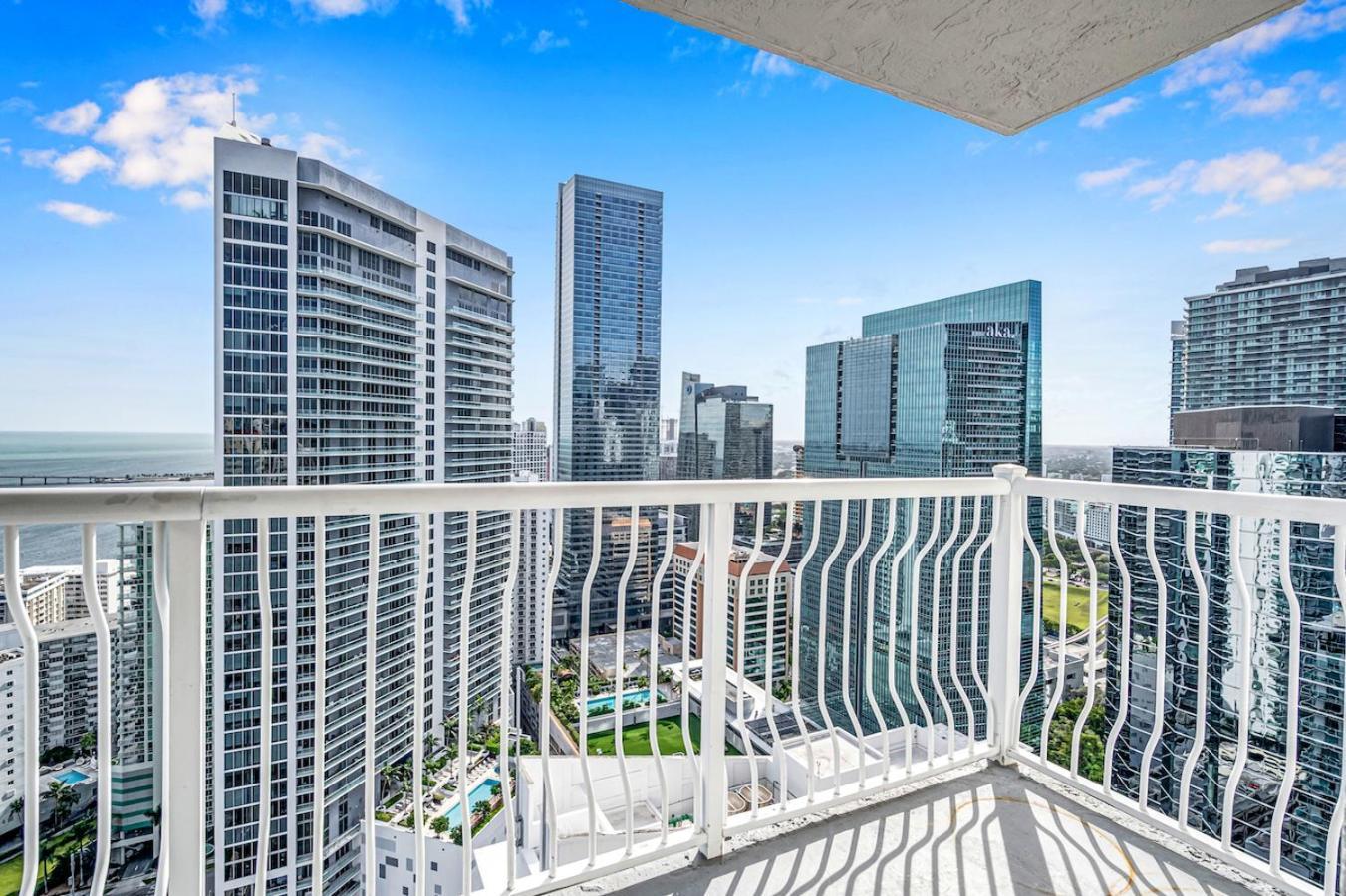 *luxurious Highrise 2brcondo Brickell- Waterviews* *