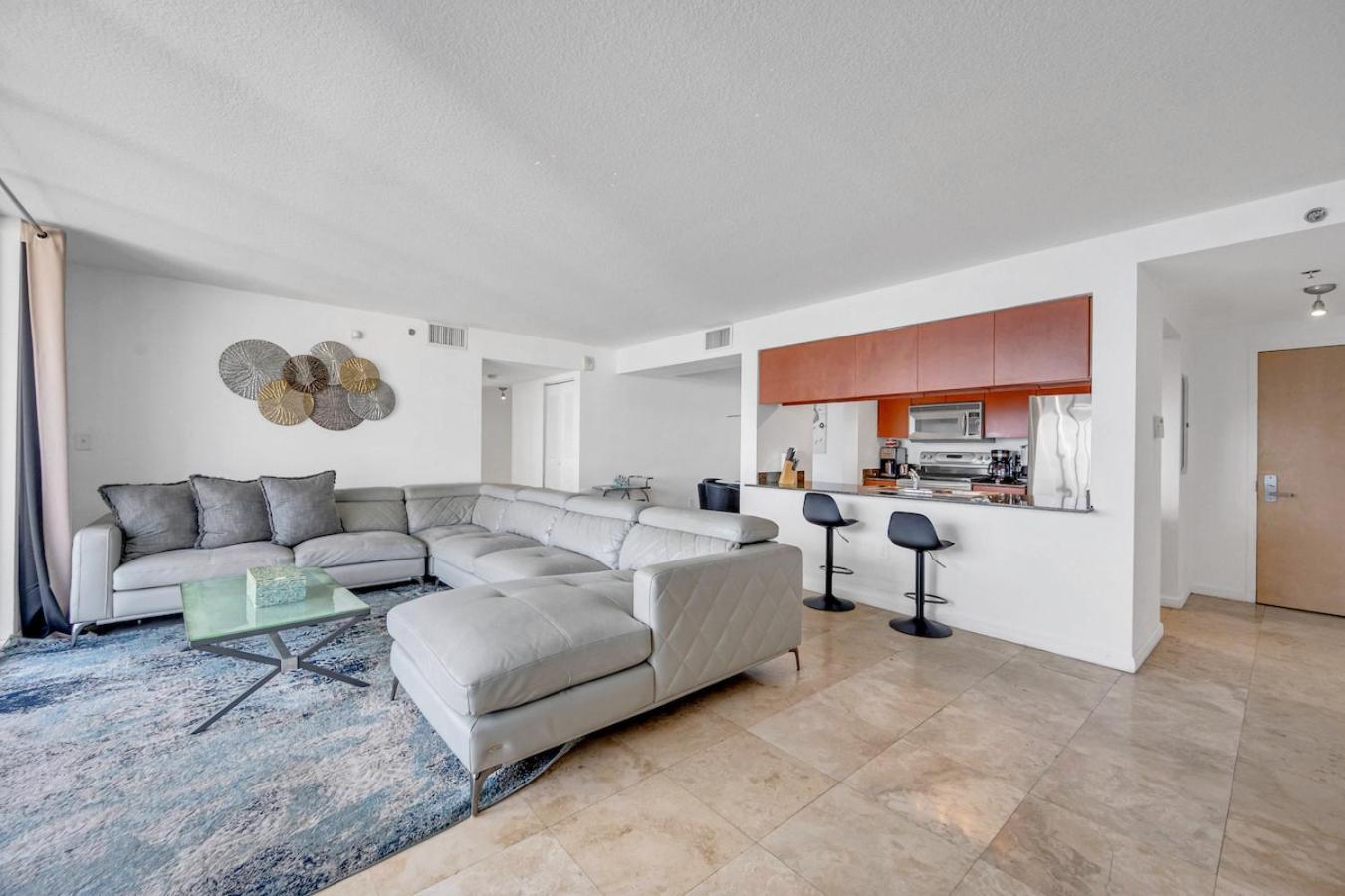 *luxurious Highrise 2brcondo Brickell- Waterviews* *