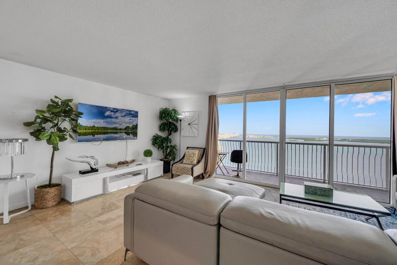 Apartment *luxurious Highrise 2brcondo Brickell- Waterviews* *