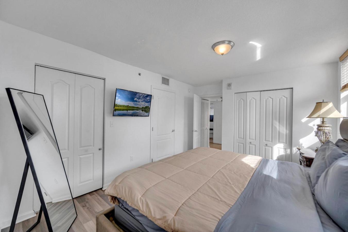 *luxurious Highrise 2brcondo Brickell- Waterviews* Apartment *