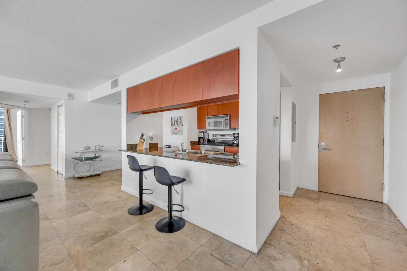 *luxurious Highrise 2brcondo Brickell- Waterviews* Miami