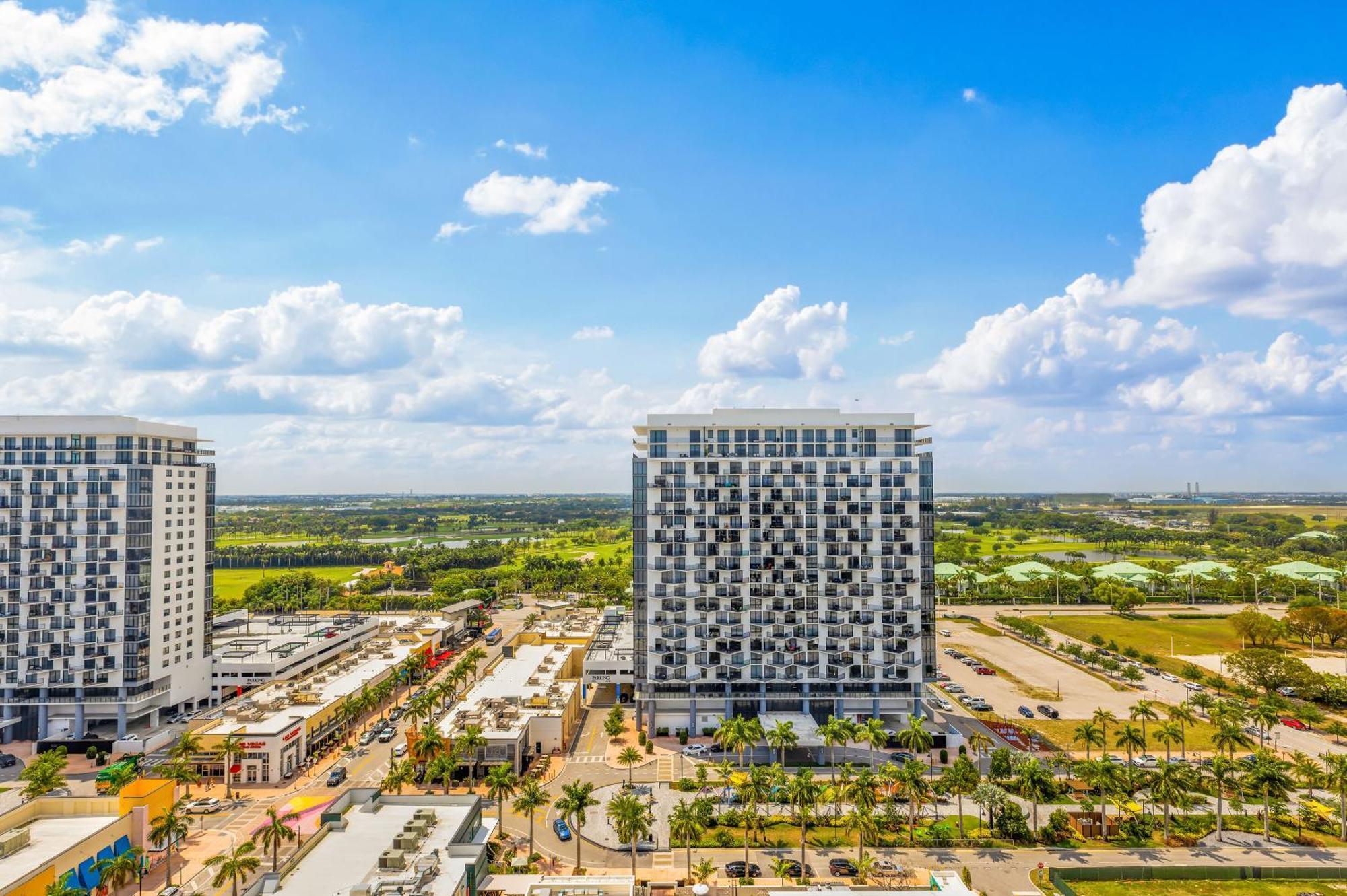 Modern Downtown Doral One-bedroom With Golf Course Views Miami